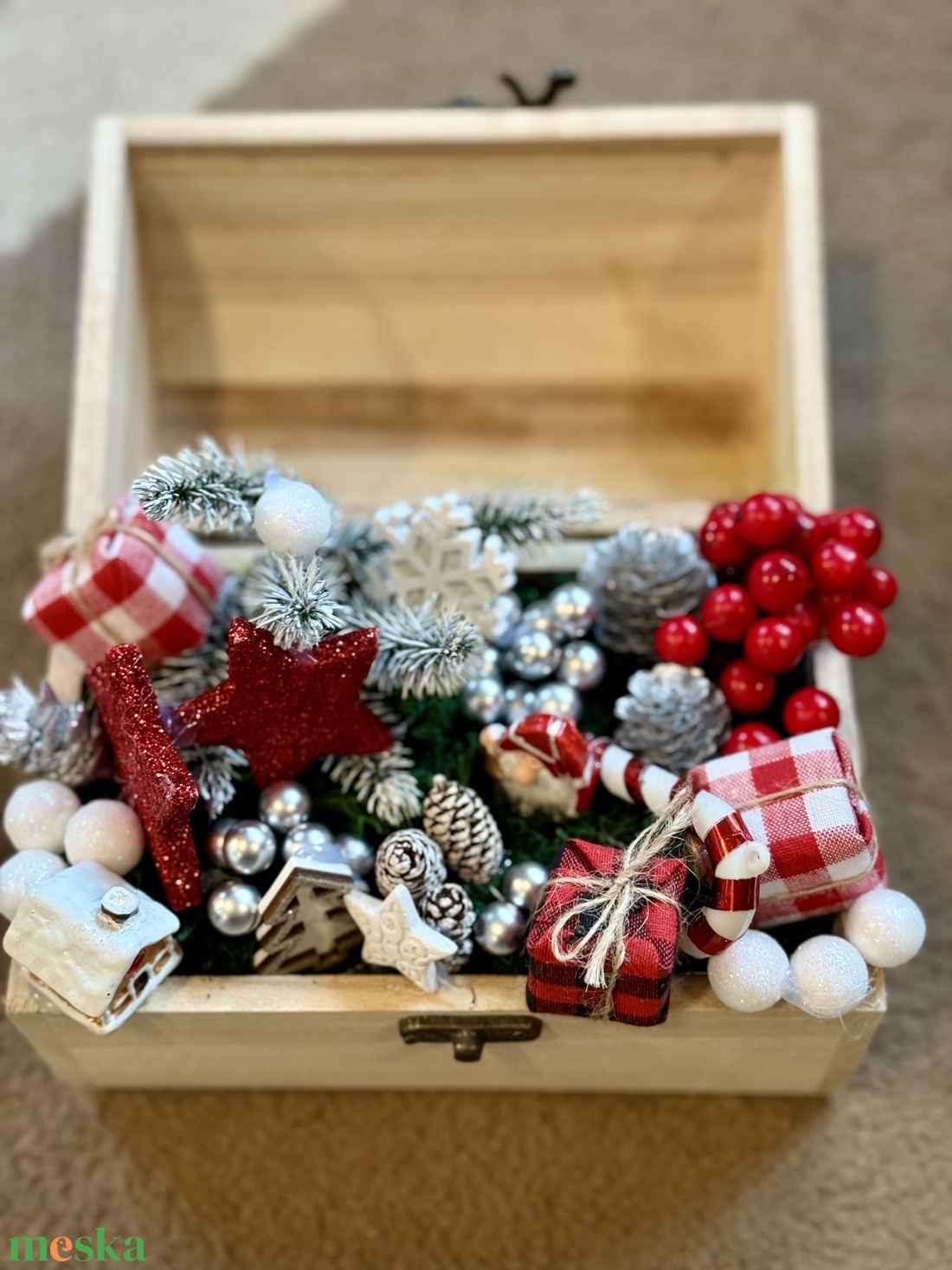 Karácsonyi ládika asztaldísz - otthon & életmód - dekoráció - asztal és polc dekoráció - asztaldísz - Meska.hu