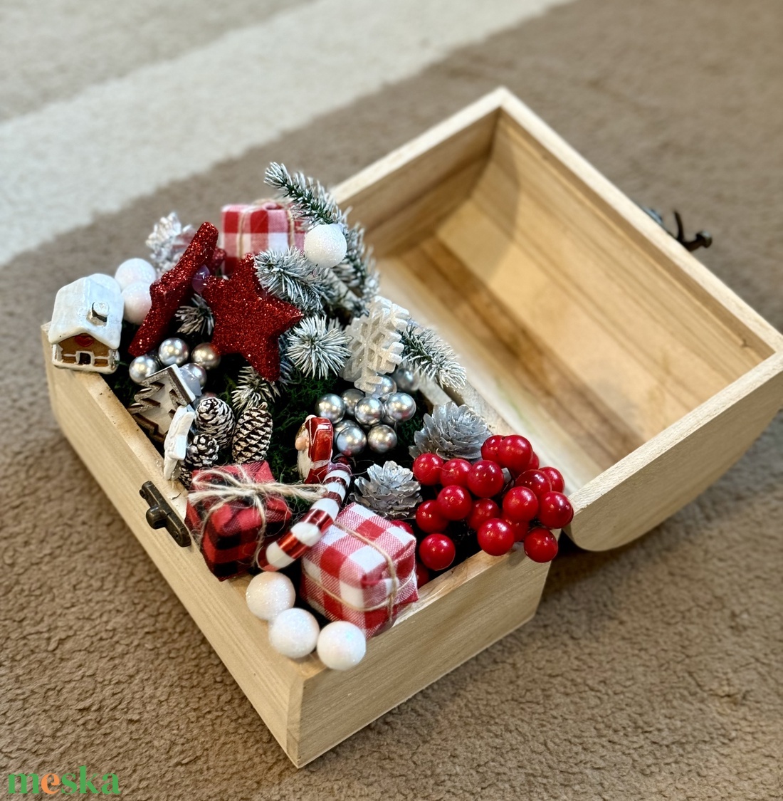 Karácsonyi ládika asztaldísz - otthon & életmód - dekoráció - asztal és polc dekoráció - asztaldísz - Meska.hu