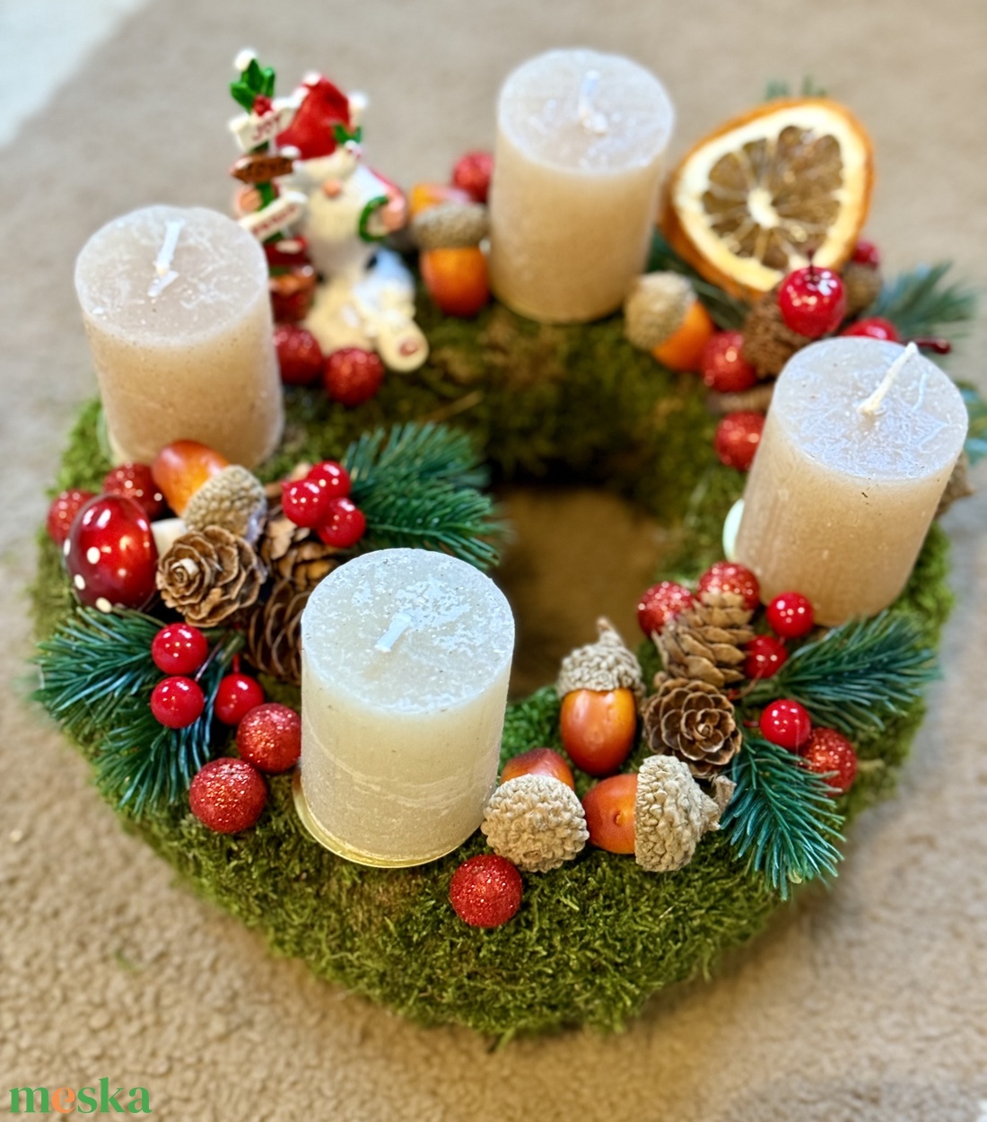 Adventi koszorú Télapóval - otthon & életmód - dekoráció - asztal és polc dekoráció - asztaldísz - Meska.hu