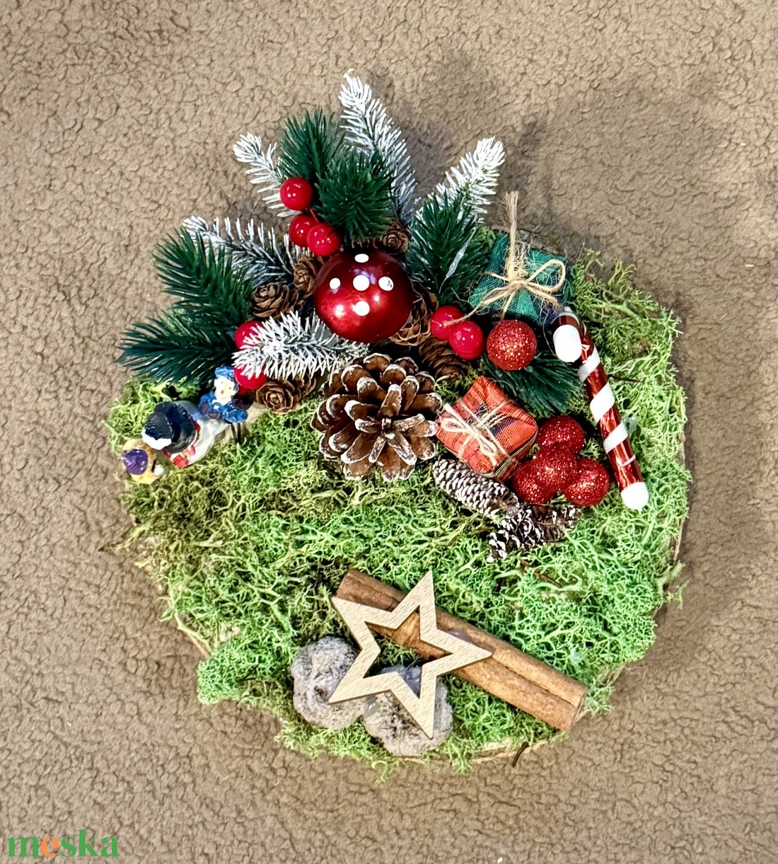 Karácsonyi asztaldísz tobozzal - otthon & életmód - dekoráció - asztal és polc dekoráció - asztaldísz - Meska.hu