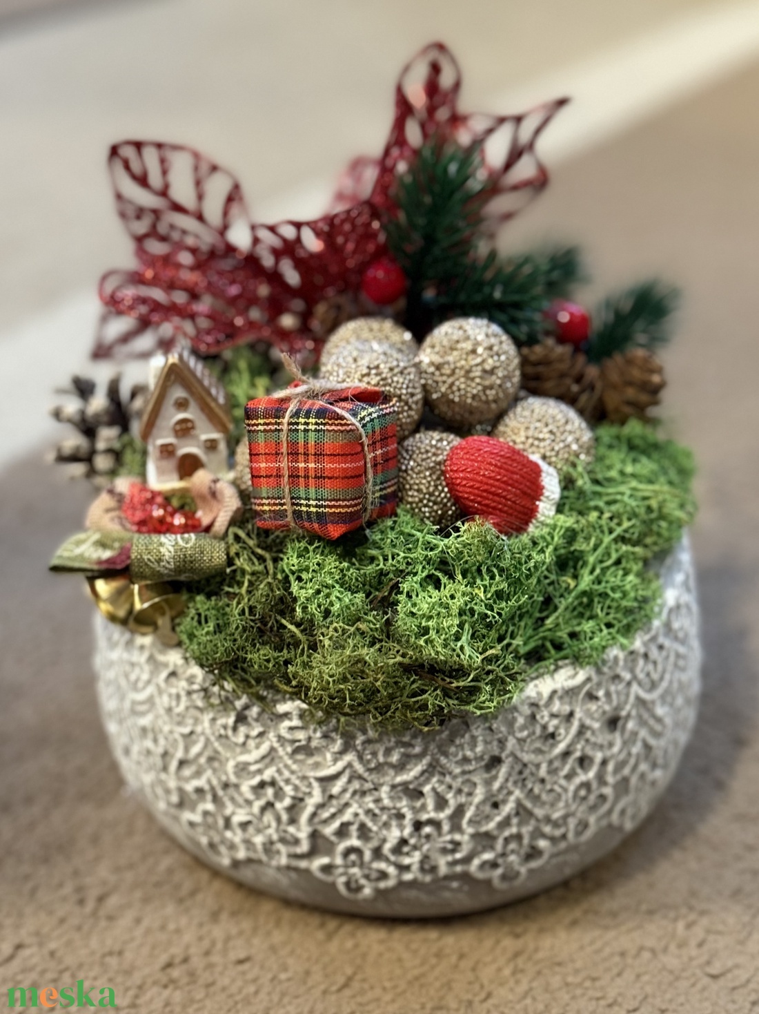 Karácsonyi asztaldísz szürke kaspóban - otthon & életmód - dekoráció - asztal és polc dekoráció - asztaldísz - Meska.hu