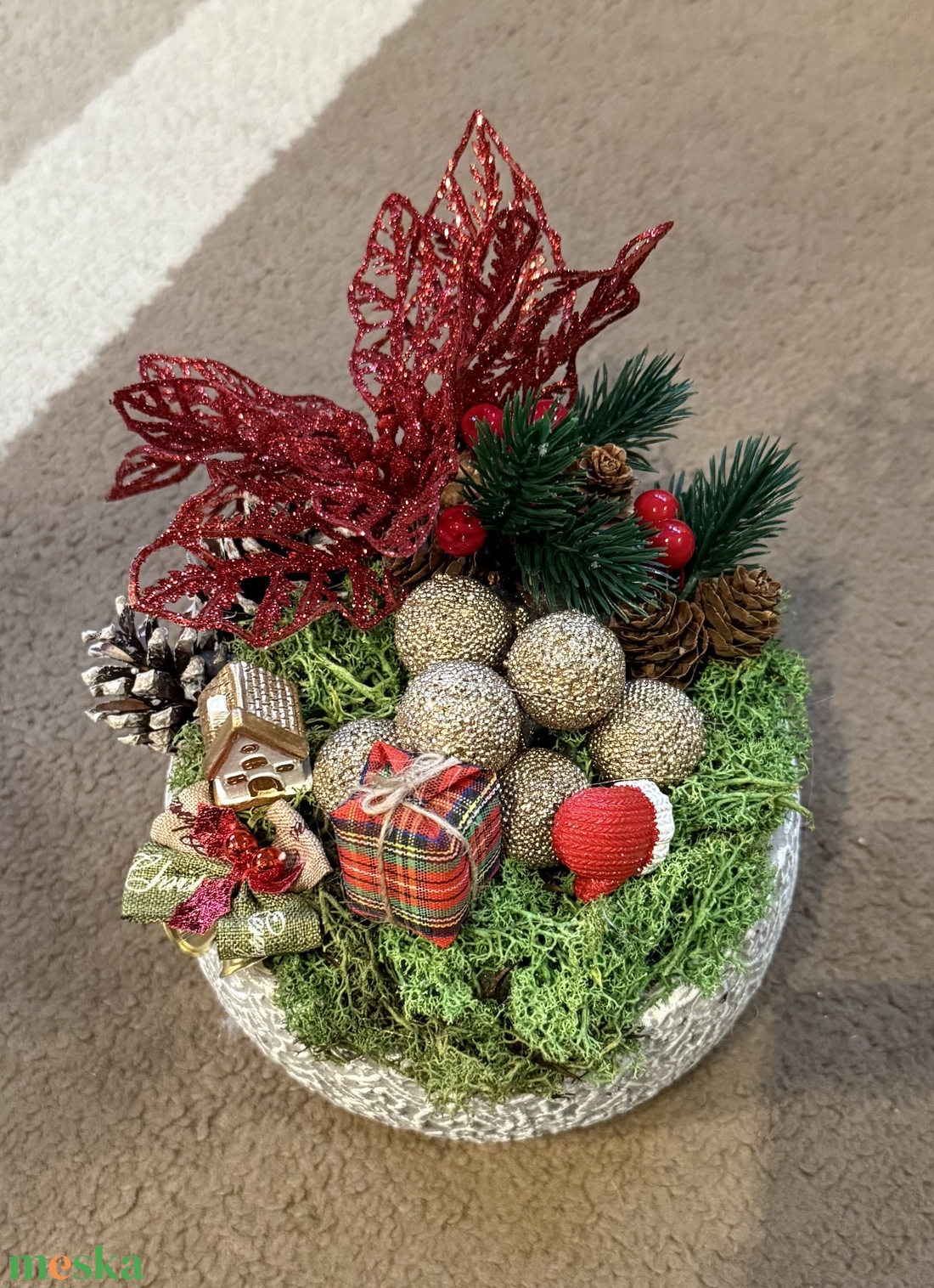 Karácsonyi asztaldísz szürke kaspóban - otthon & életmód - dekoráció - asztal és polc dekoráció - asztaldísz - Meska.hu