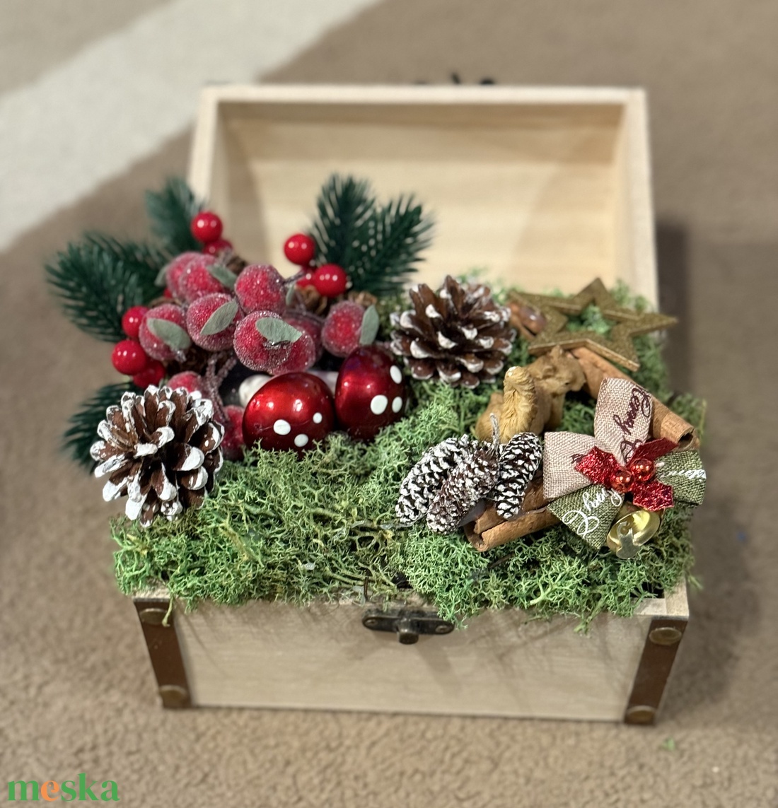 Karácsonyi asztaldísz faládikával - otthon & életmód - dekoráció - asztal és polc dekoráció - asztaldísz - Meska.hu