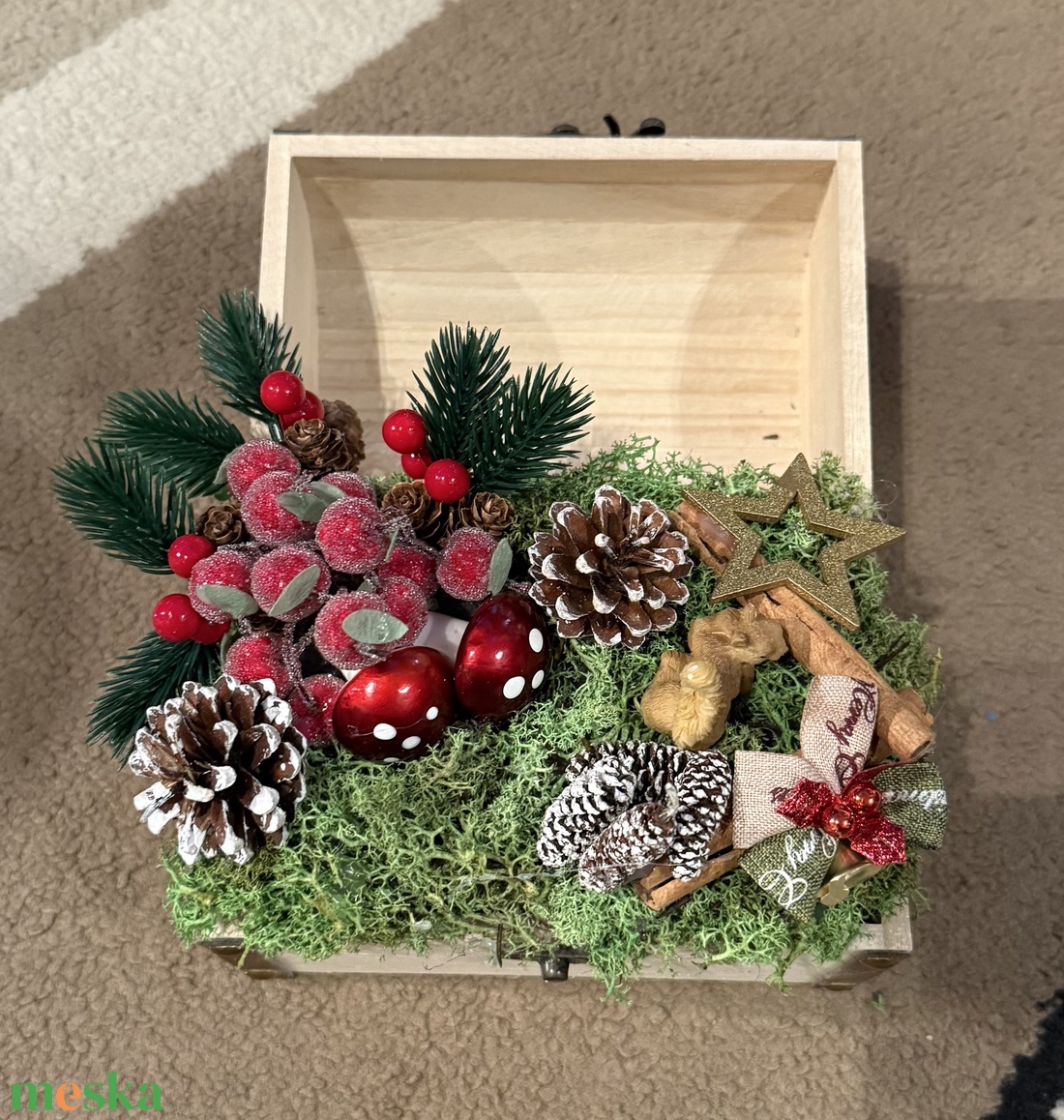 Karácsonyi asztaldísz faládikával - otthon & életmód - dekoráció - asztal és polc dekoráció - asztaldísz - Meska.hu