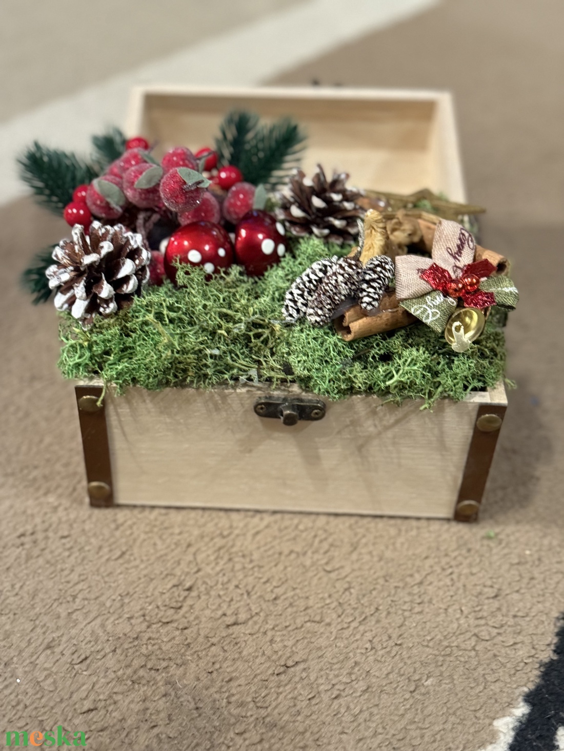 Karácsonyi asztaldísz faládikával - otthon & életmód - dekoráció - asztal és polc dekoráció - asztaldísz - Meska.hu