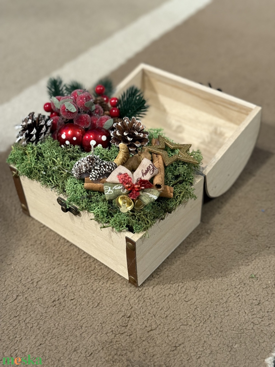 Karácsonyi asztaldísz faládikával - otthon & életmód - dekoráció - asztal és polc dekoráció - asztaldísz - Meska.hu
