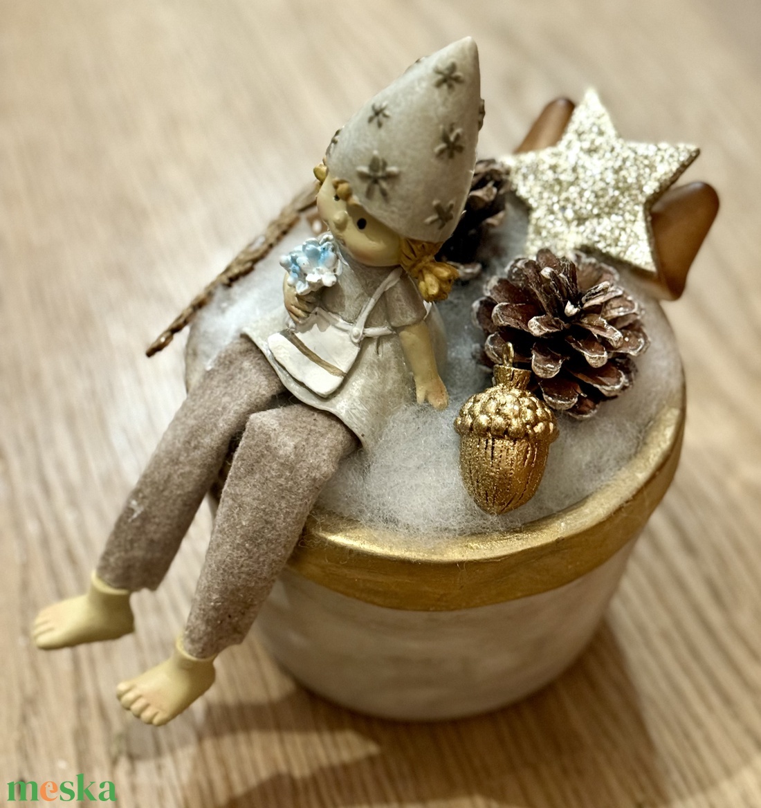 Karácsonyi asztaldísz kislány figurával - karácsony - karácsonyi lakásdekoráció - ünnepi asztaldekoráció - Meska.hu