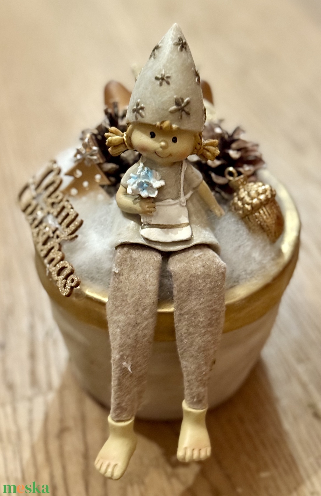 Karácsonyi asztaldísz kislány figurával - karácsony - karácsonyi lakásdekoráció - ünnepi asztaldekoráció - Meska.hu