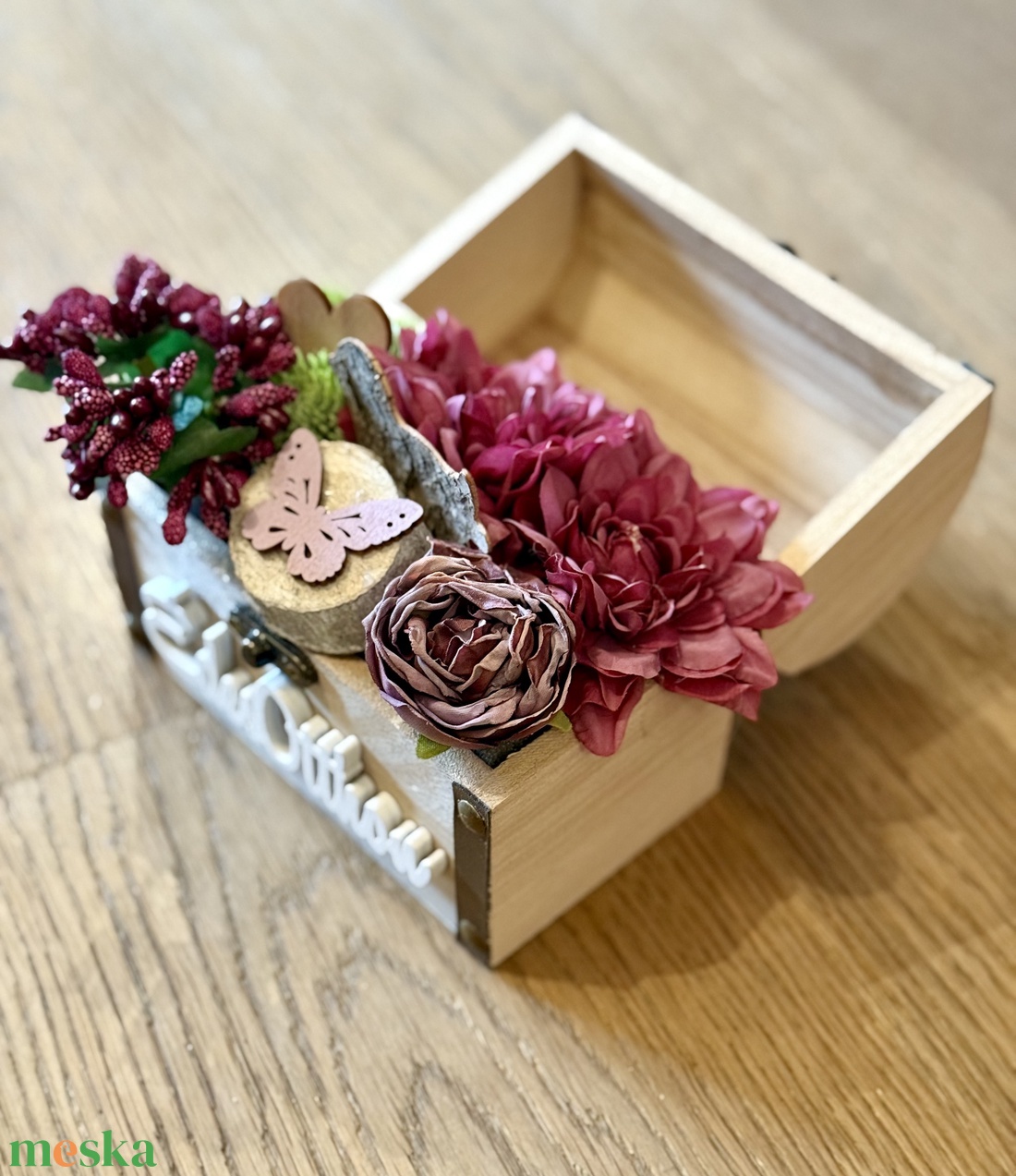 Virágos ládika dekoráció - otthon & életmód - dekoráció - asztal és polc dekoráció - asztaldísz - Meska.hu