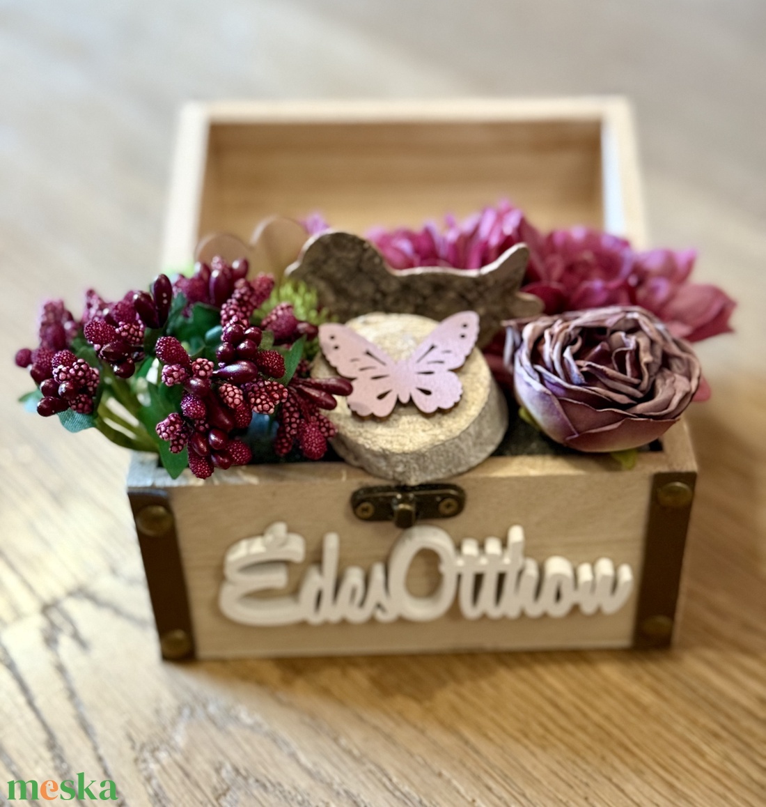 Virágos ládika dekoráció - otthon & életmód - dekoráció - asztal és polc dekoráció - asztaldísz - Meska.hu