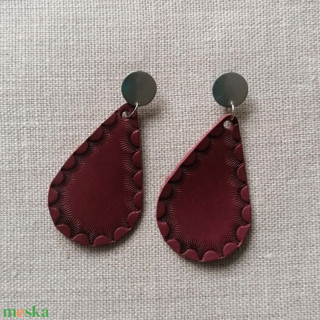 Valódi bőr csepp alakú fülbevaló - ékszer - fülbevaló - lógó csepp fülbevaló - Meska.hu Valódi bőr csepp alakú fülbevaló - ékszer - fülbevaló - lógó csepp fülbevaló - Meska.hu