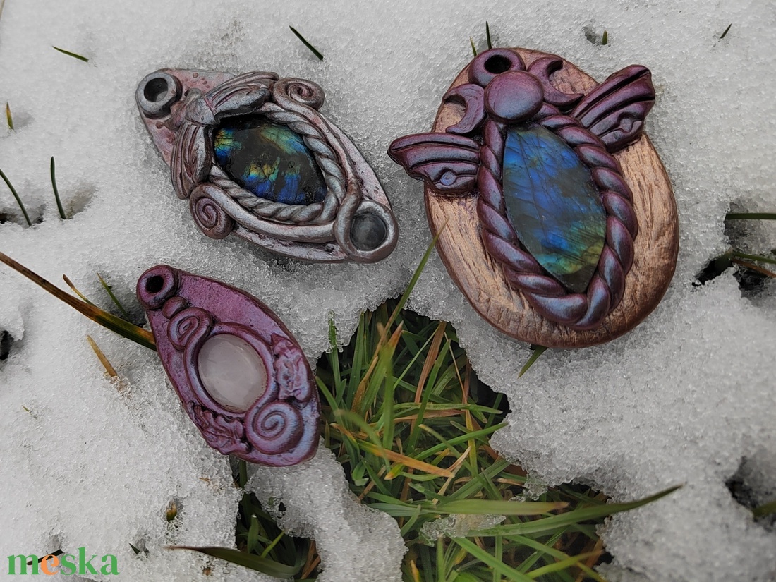 Éjjeli lepke medál labradorittal - ékszer - nyaklánc - medál - Meska.hu