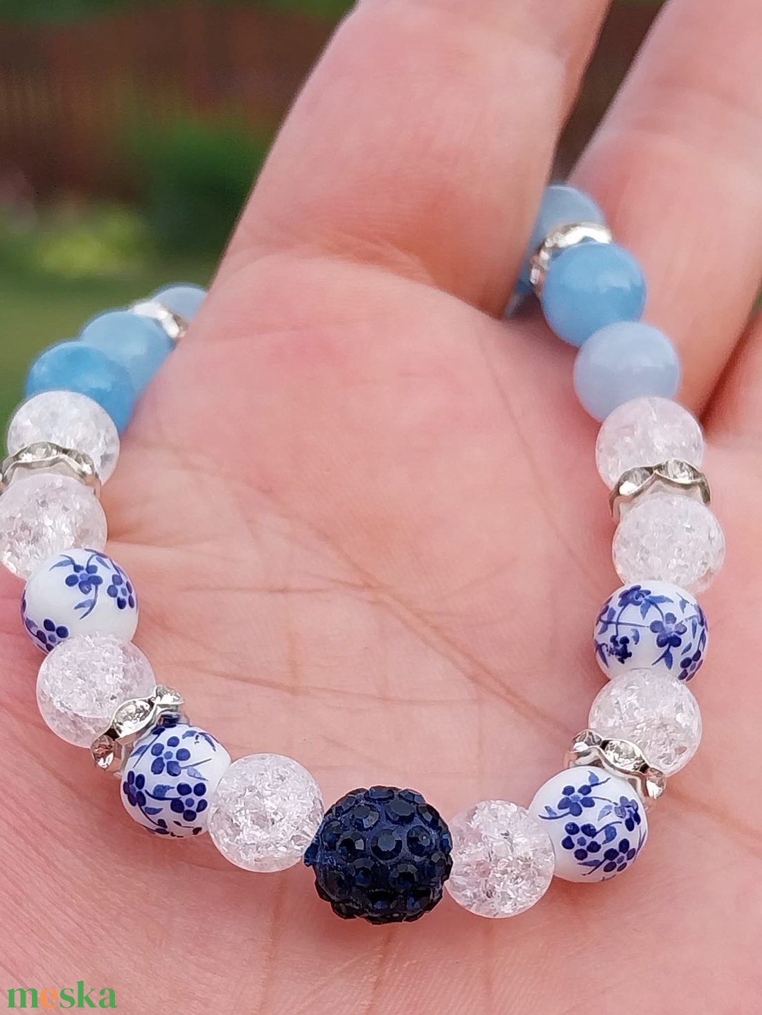 Akvamarin � hegyikristály � porcelán gyöngy karkötő - ékszer - karkötő - karkötő medállal - Meska.hu