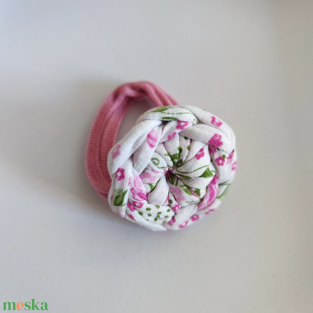 Hajgumi horgolt virággal - ruha & divat - hajdísz & hajcsat - hajgumi - Meska.hu