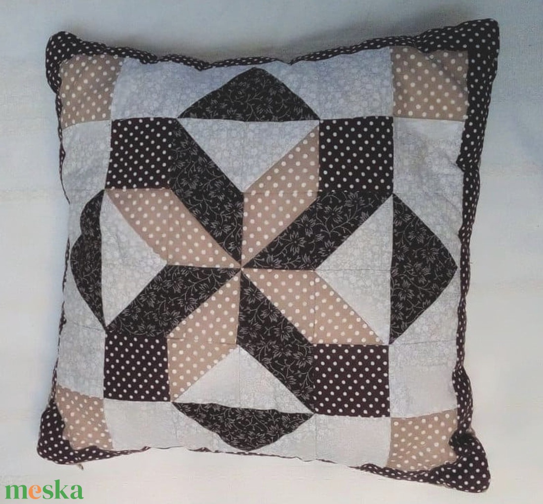 Barna patchwork párna - otthon & életmód - lakástextil - párna & párnahuzat - Meska.hu