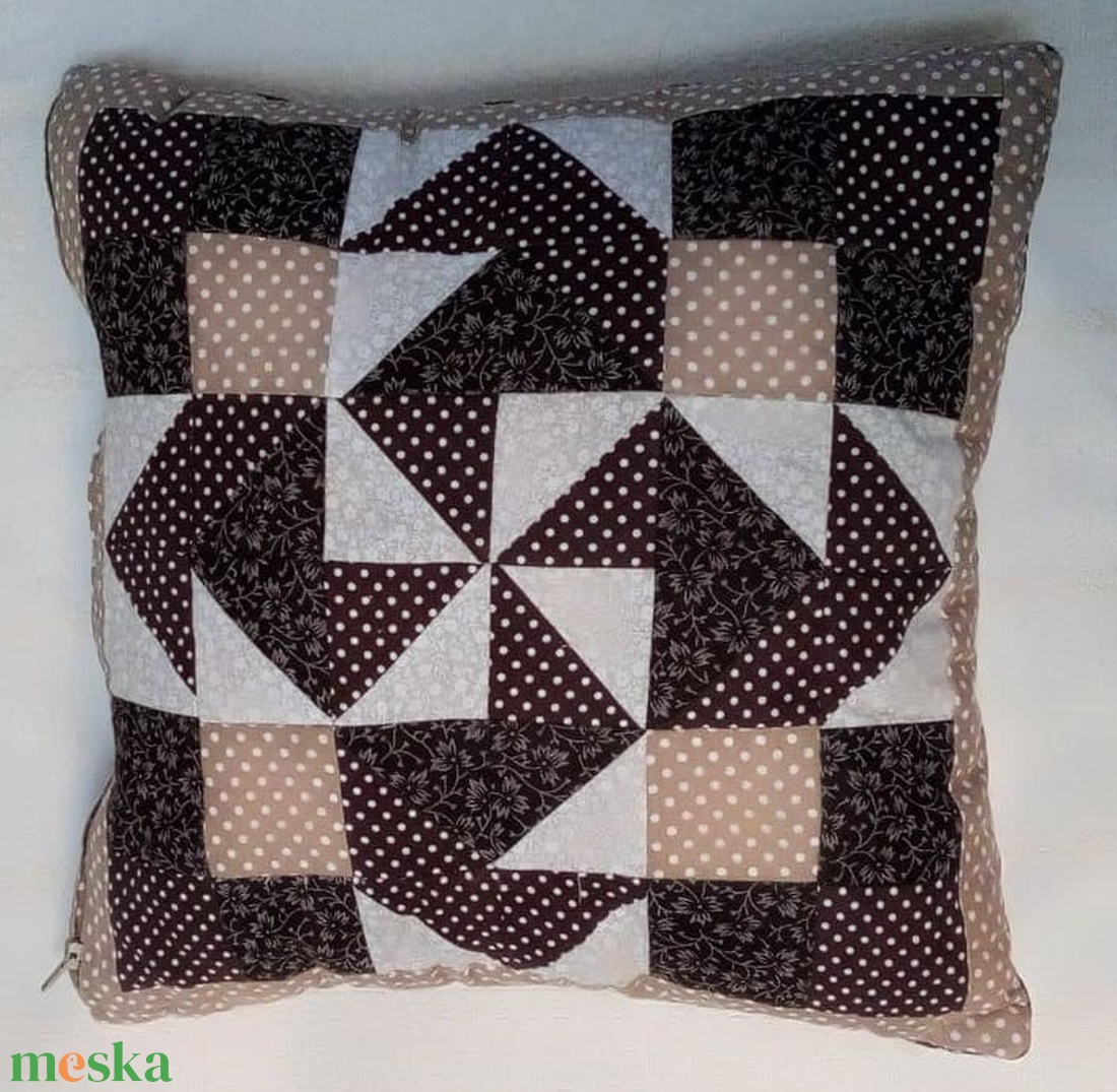 Barna patchwork párna - otthon & életmód - lakástextil - párna & párnahuzat - Meska.hu