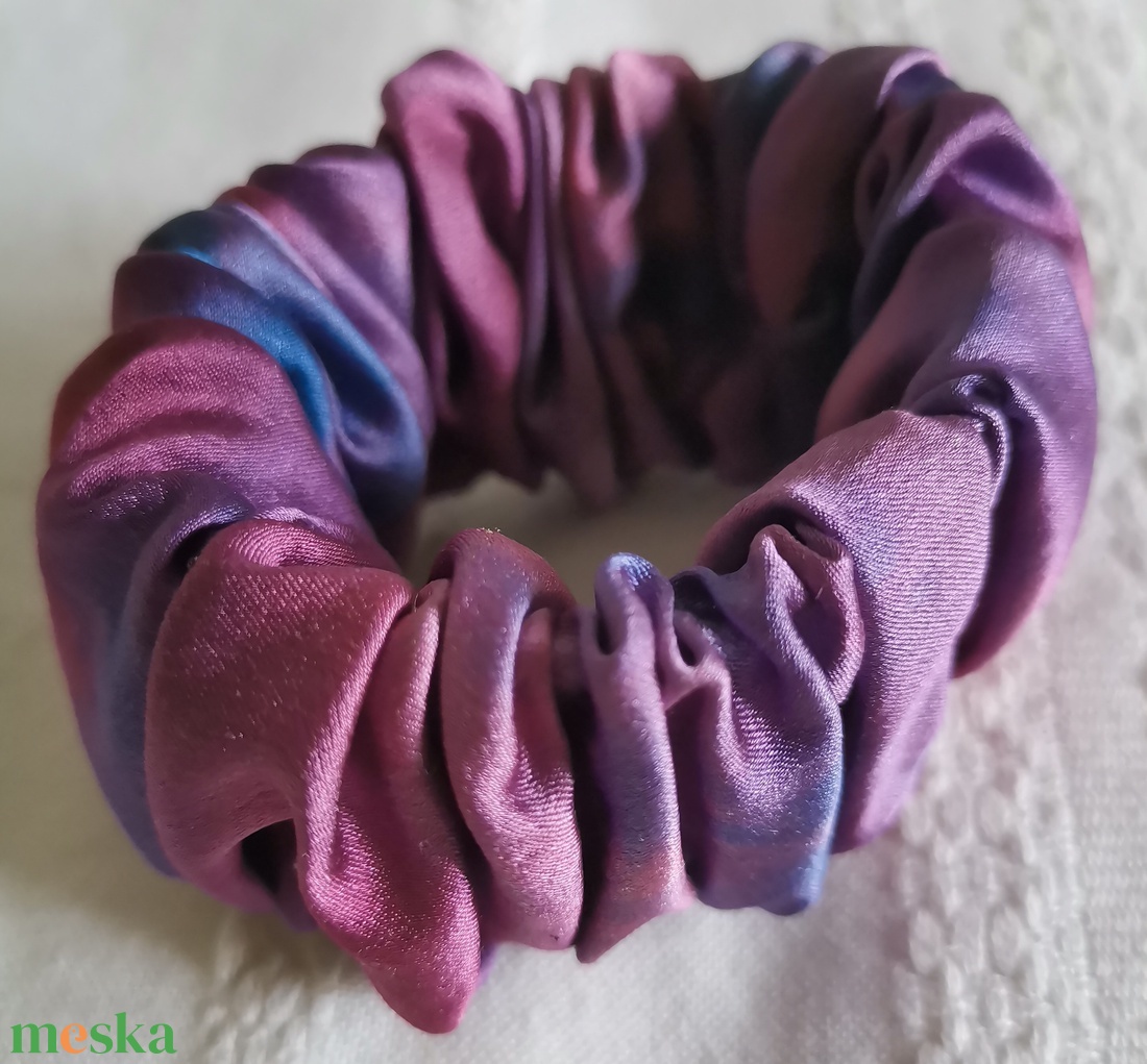 selyemscrunchie 4cm széles - ruha & divat - hajdísz & hajcsat - hajgumi - Meska.hu selyemscrunchie 4cm széles - ruha & divat - hajdísz & hajcsat - hajgumi - Meska.hu