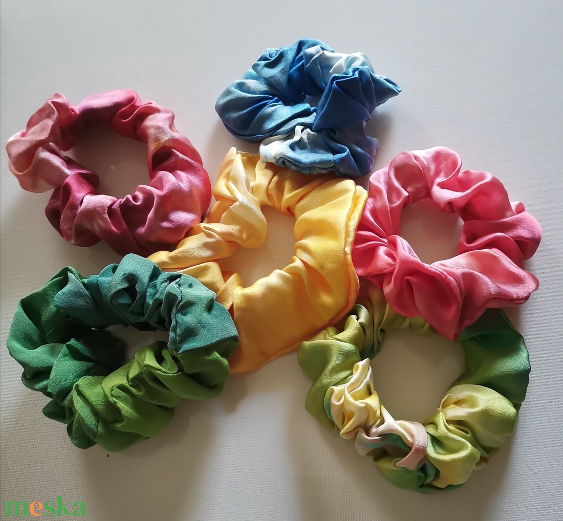 selyemscrunchie 4cm széles - ruha & divat - hajdísz & hajcsat - hajgumi - Meska.hu selyemscrunchie 4cm széles - ruha & divat - hajdísz & hajcsat - hajgumi - Meska.hu