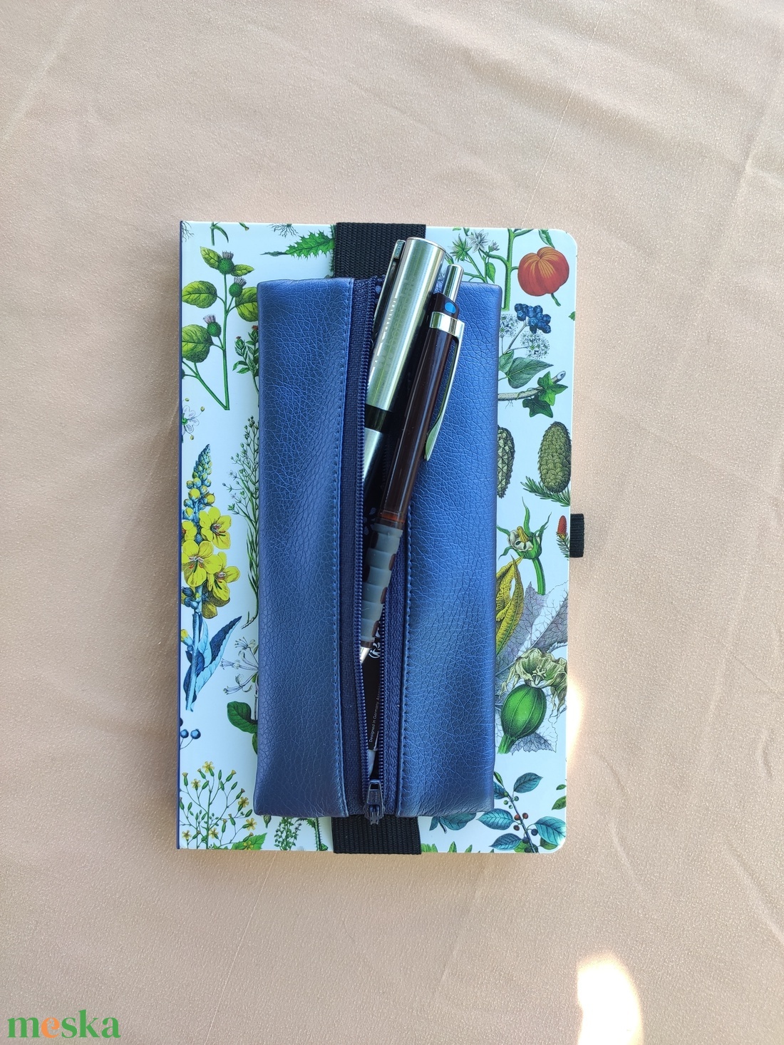 Tolltartó - otthon & életmód - papír, írószer - tolltartó & ceruzatekercs - Meska.hu