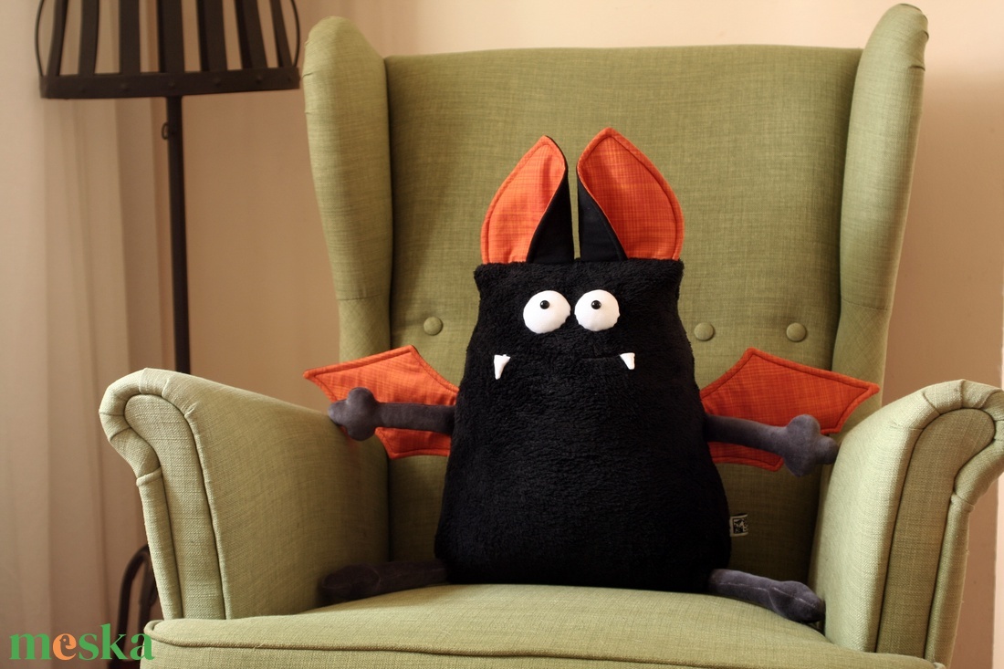 Vámpír Denevér Párna, Kényelmes de félelmetes dekoráció Halloween-re - otthon & életmód - babaszoba, gyerekszoba - gyerek díszpárna - Meska.hu Vámpír Denevér Párna, Kényelmes de félelmetes dekoráció Halloween-re - otthon & életmód - babaszoba, gyerekszoba - gyerek díszpárna - Meska.hu