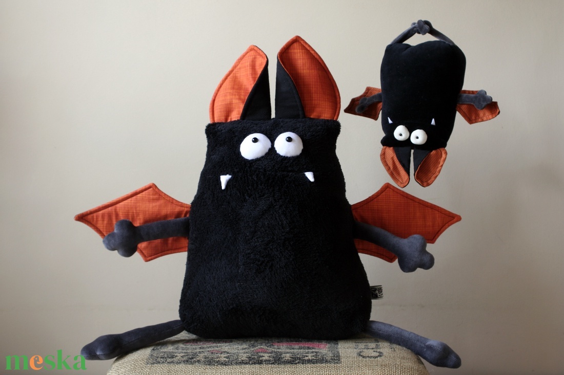Vámpír Denevér Párna, Kényelmes de félelmetes dekoráció Halloween-re - otthon & életmód - babaszoba, gyerekszoba - gyerek díszpárna - Meska.hu Vámpír Denevér Párna, Kényelmes de félelmetes dekoráció Halloween-re - otthon & életmód - babaszoba, gyerekszoba - gyerek díszpárna - Meska.hu