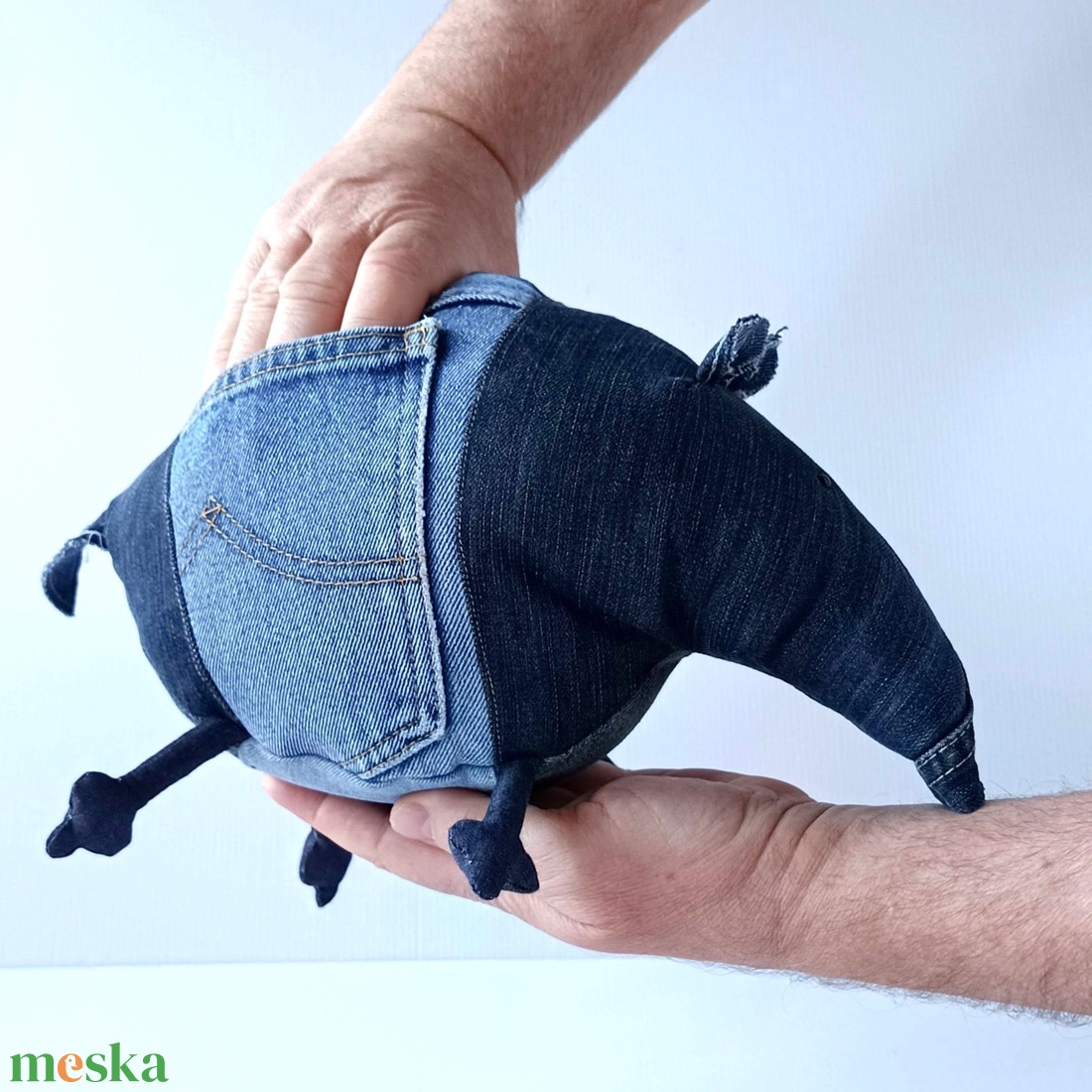 Az Egyik Tapír (mert van egy másik is), Újrahasznosított Farmertapír, Nadrágokból készített kövér növényevő - játék & sport - plüssállat & játékfigura - más figura - Meska.hu Az Egyik Tapír (mert van egy másik is), Újrahasznosított Farmertapír, Nadrágokból készített kövér növényevő - játék & sport - plüssállat & játékfigura - más figura - Meska.hu