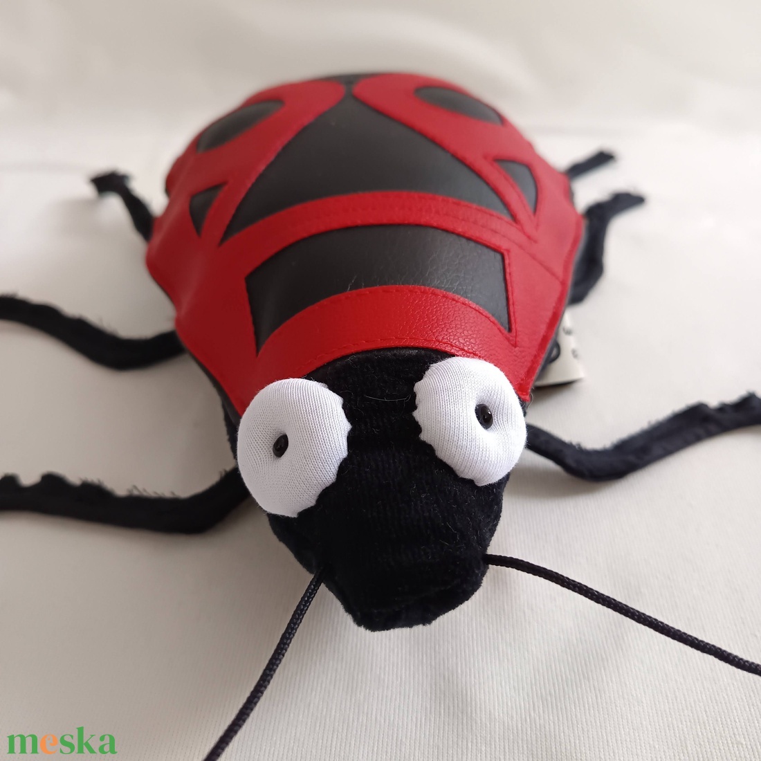 Verőköltő Bodobács avagy tűzi poloska, Bájos piros-fekete bogár - játék & sport - plüssállat & játékfigura - más figura - Meska.hu