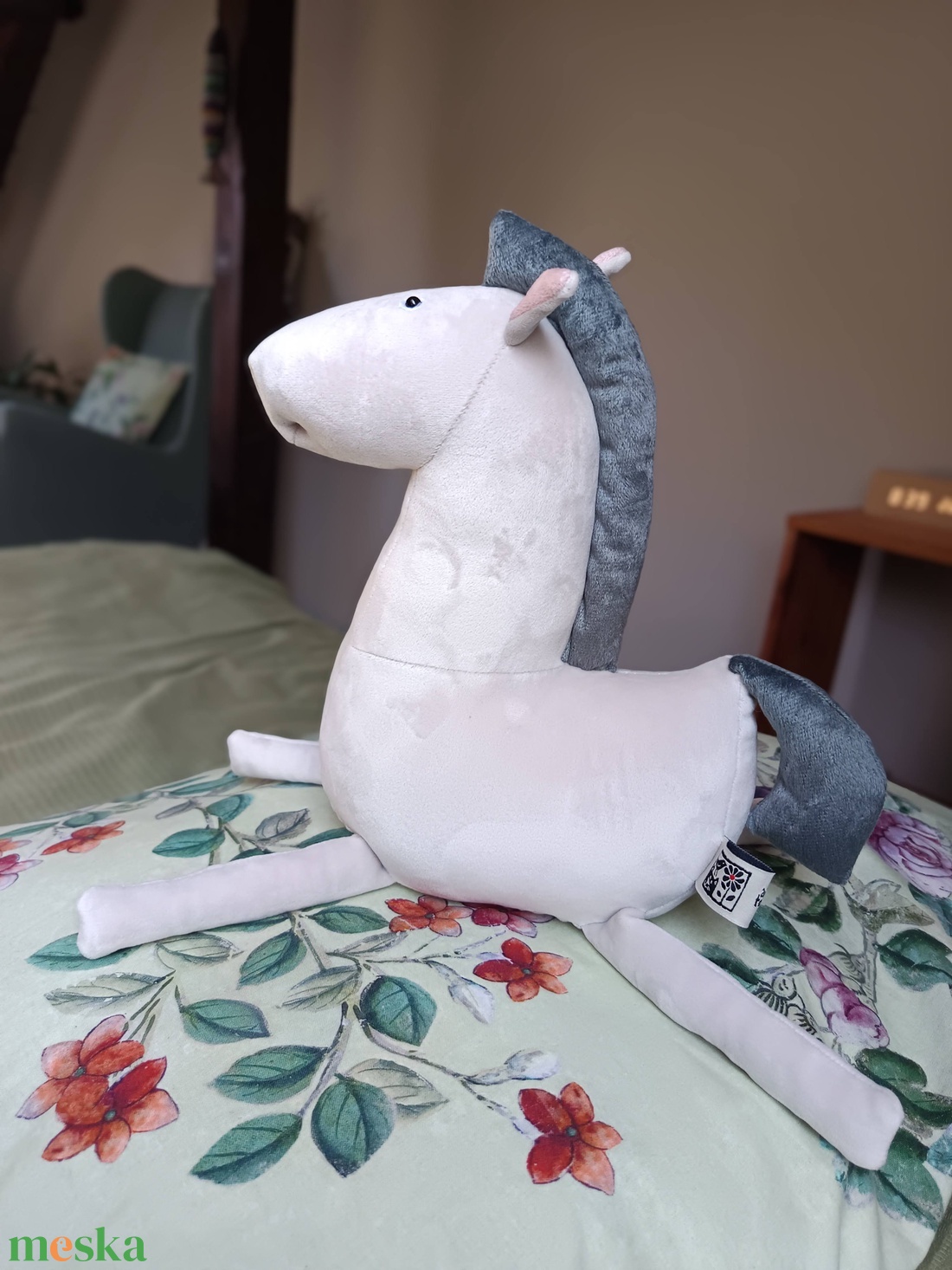 Kiscsikó, Paripa vagy Lovacska, kinek mi, mindenesetre szürke pihe-puha plüss ló - játék & sport - plüssállat & játékfigura - ló - Meska.hu