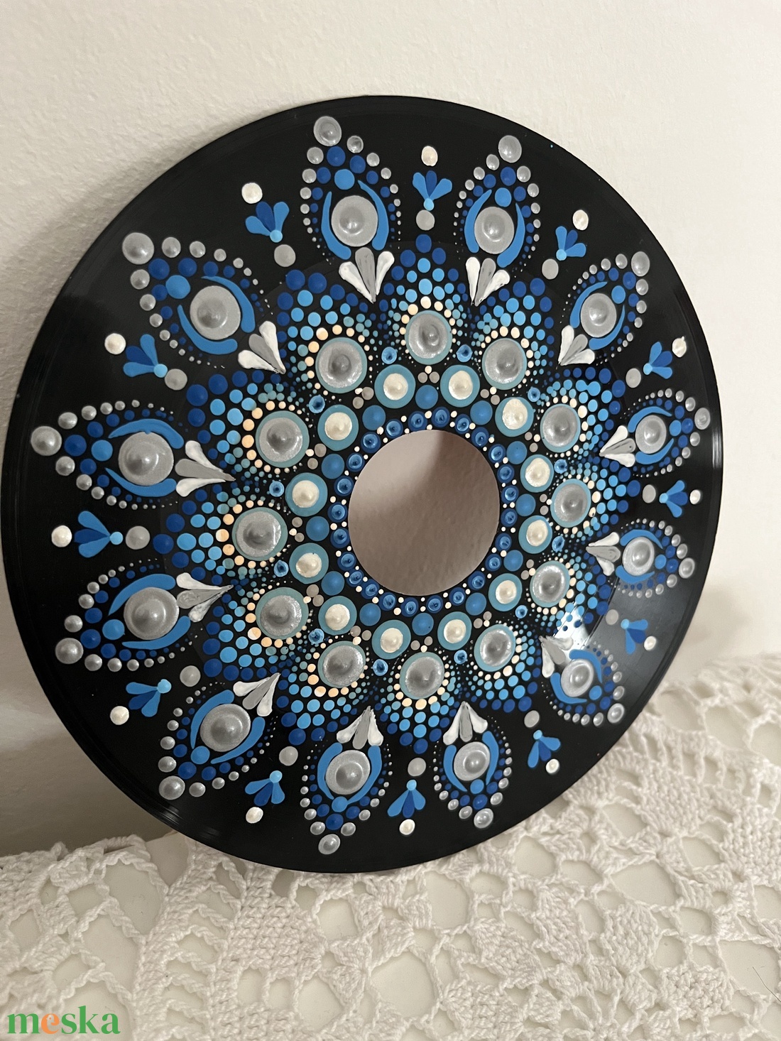 Kék pontfestett mandala bakelit lemezen - otthon & életmód - dekoráció - spiritualitás - mandala - Meska.hu Kék pontfestett mandala bakelit lemezen - otthon & életmód - dekoráció - spiritualitás - mandala - Meska.hu