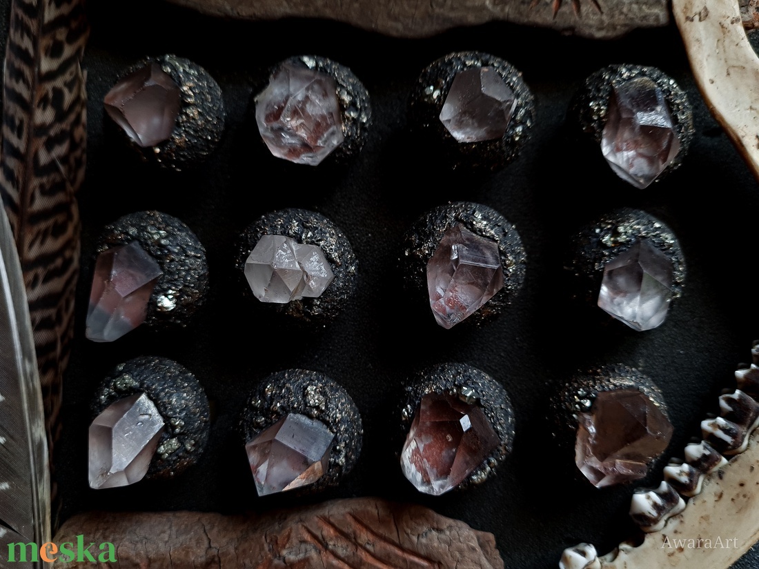 Földanya gyűrűi - Hegyikristály-Pirit állítható méretű gyűrű - ékszer - gyűrű - többköves gyűrű - Meska.hu Földanya gyűrűi - Hegyikristály-Pirit állítható méretű gyűrű - ékszer - gyűrű - többköves gyűrű - Meska.hu