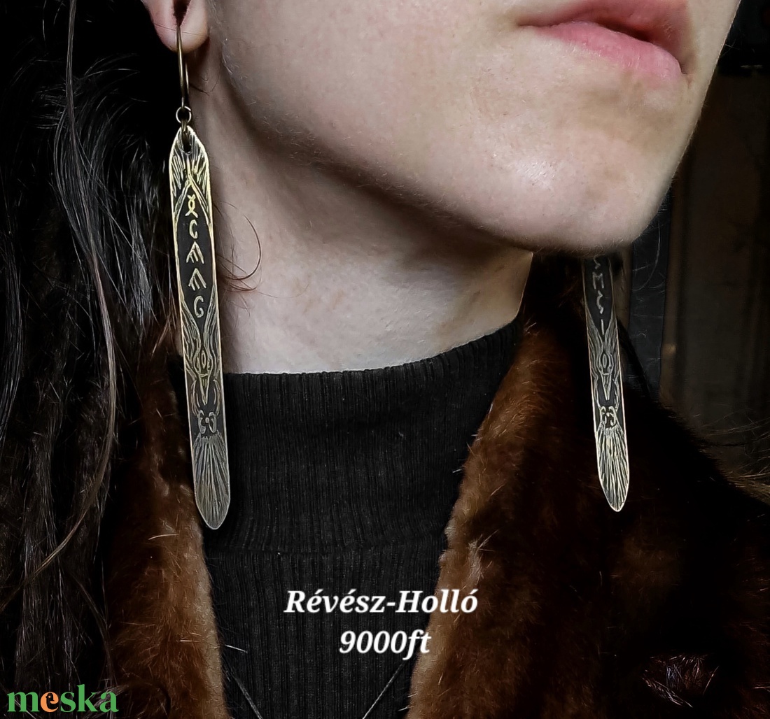 Révész Holló sárgaréz talizmán fülbevaló rovásírással - ékszer - fülbevaló - lógó fülbevaló - Meska.hu