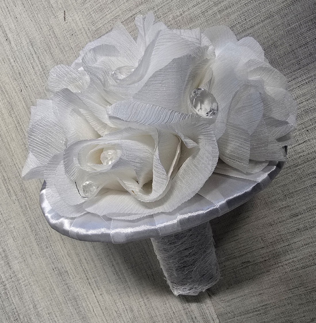 Elegáns Fehér Rózsa Menyasszonyi Csokor Modern Stílusban -  - Meska.hu
