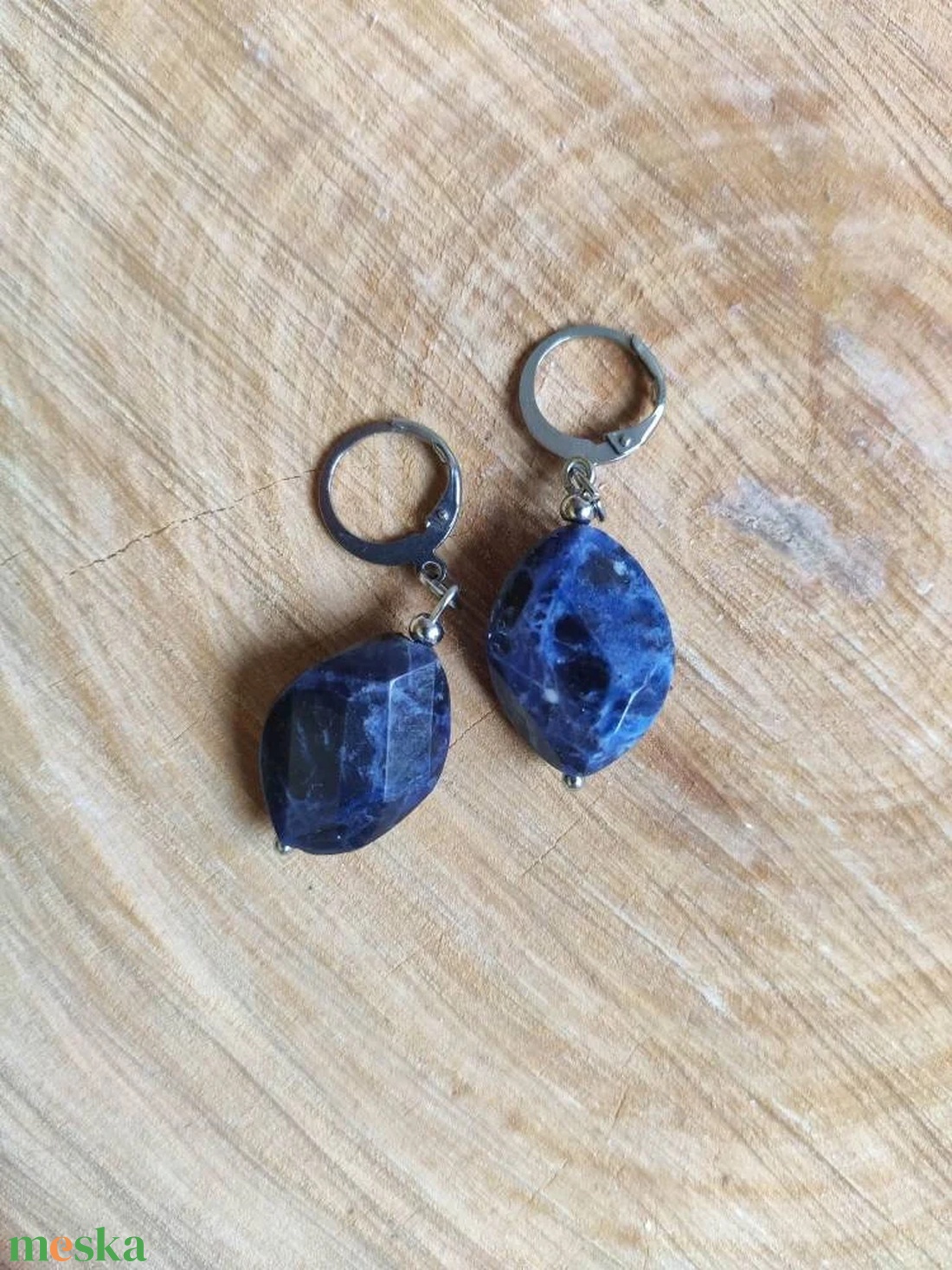 Szodalit fülbevaló nemsesacél akasztóval kék - ékszer - fülbevaló - lógó fülbevaló - Meska.hu