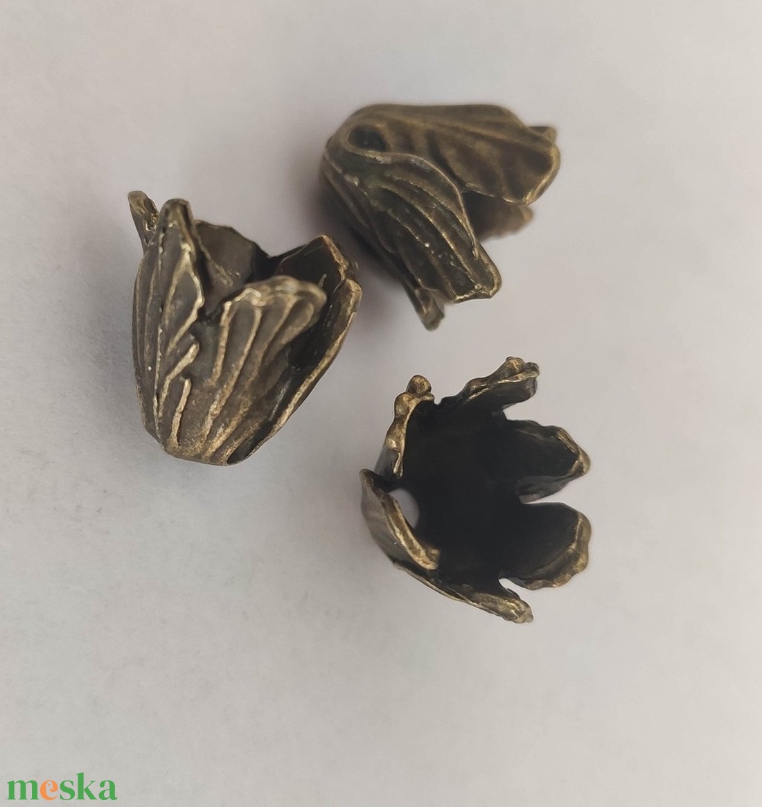Bronz színű gyöngykupak virág, levél - kellékek & szerszámok - gyöngyfűzés kellékek - gyöngykupak - Meska.hu Bronz színű gyöngykupak virág, levél - kellékek & szerszámok - gyöngyfűzés kellékek - gyöngykupak - Meska.hu