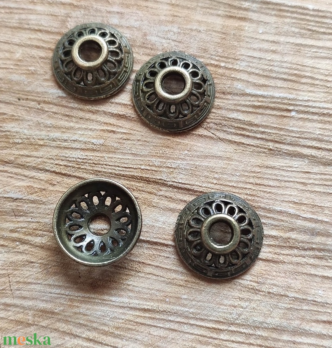 Bronz színű gyöngykupak - kellékek & szerszámok - gyöngyfűzés kellékek - gyöngykupak - Meska.hu Bronz színű gyöngykupak - kellékek & szerszámok - gyöngyfűzés kellékek - gyöngykupak - Meska.hu