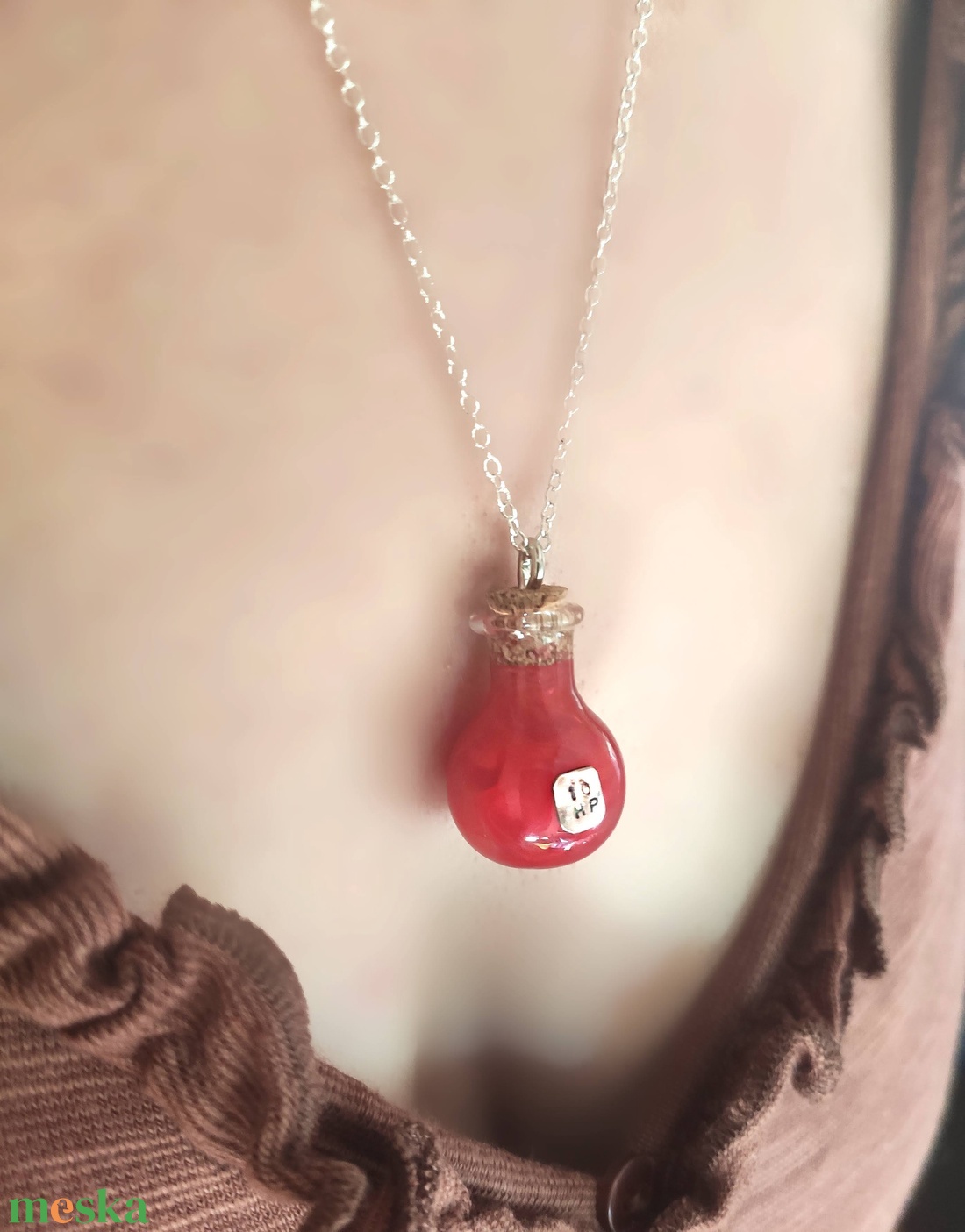 Életerő varázsital medál, piros üvegcse nyaklánc sterling ezüst (925) láncon, dnd ékszer Dungeons and Dragons potion - ékszer - nyaklánc - medálos nyaklánc - Meska.hu Életerő varázsital medál, piros üvegcse nyaklánc sterling ezüst (925) láncon, dnd ékszer Dungeons and Dragons potion - ékszer - nyaklánc - medálos nyaklánc - Meska.hu