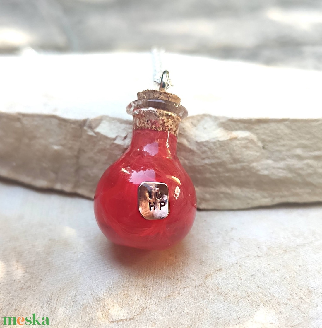 Életerő varázsital medál, piros üvegcse nyaklánc sterling ezüst (925) láncon, dnd ékszer Dungeons and Dragons potion - ékszer - nyaklánc - medálos nyaklánc - Meska.hu Életerő varázsital medál, piros üvegcse nyaklánc sterling ezüst (925) láncon, dnd ékszer Dungeons and Dragons potion - ékszer - nyaklánc - medálos nyaklánc - Meska.hu