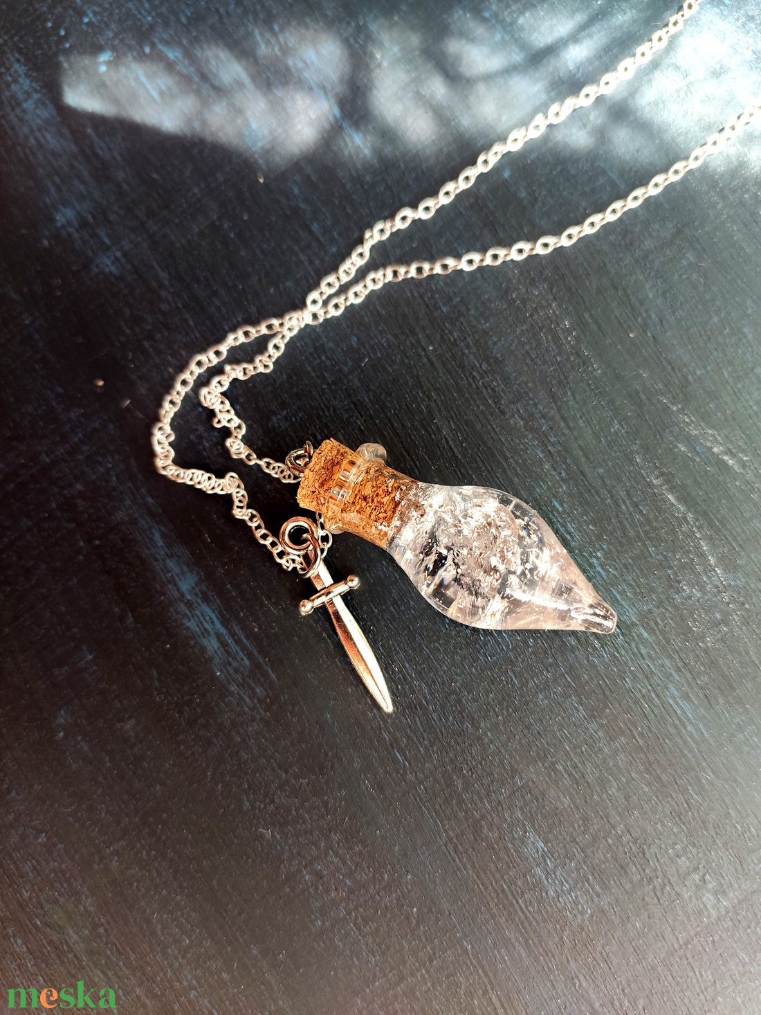 Ezüst csillám varázsital karddal üvegcse nyaklánc sterling ezüst (925) láncon, dnd ékszer Dungeons and Dragons potion - ékszer - nyaklánc - medálos nyaklánc - Meska.hu Ezüst csillám varázsital karddal üvegcse nyaklánc sterling ezüst (925) láncon, dnd ékszer Dungeons and Dragons potion - ékszer - nyaklánc - medálos nyaklánc - Meska.hu