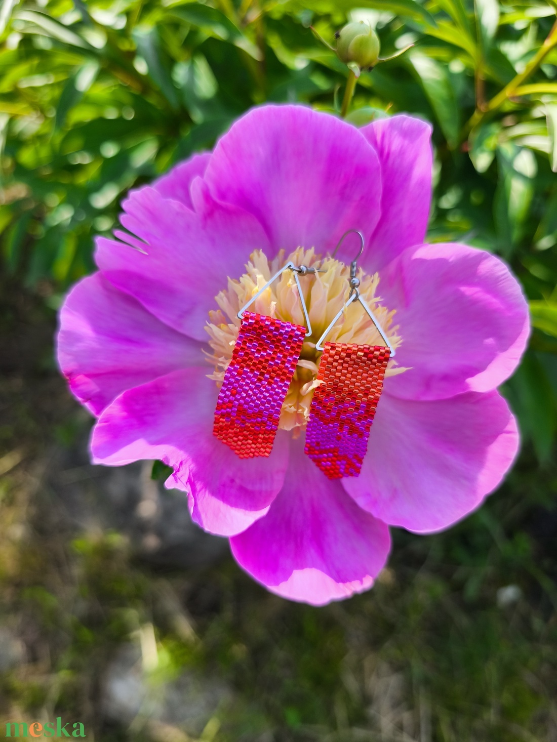 Magenta, piros, aranysárga üveggyöngy fülbevaló  - ékszer - fülbevaló - lógó fülbevaló - Meska.hu