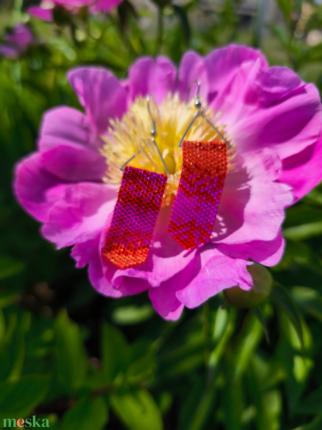 Magenta, piros, aranysárga üveggyöngy fülbevaló  - ékszer - fülbevaló - lógó fülbevaló - Meska.hu