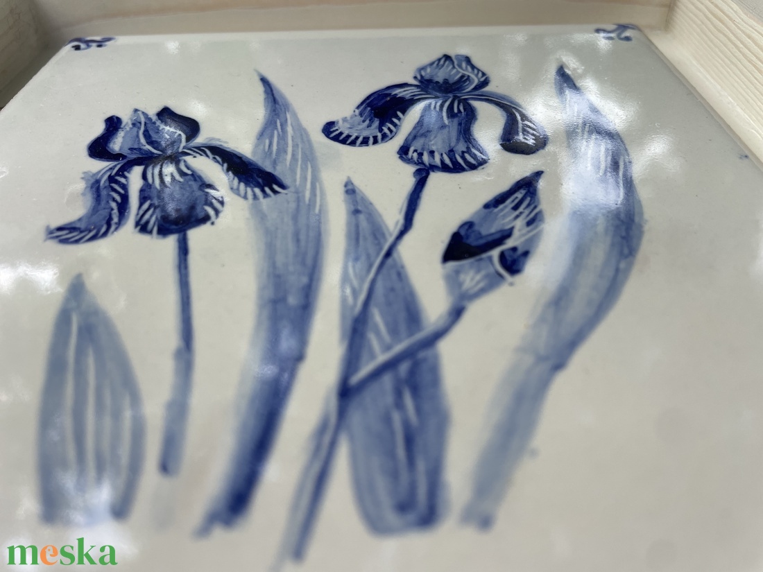 Kézzel festett mázazott portugál csempe virággal/ irisz - otthon & életmód - dekoráció - fali és függő dekoráció - csempe - Meska.hu