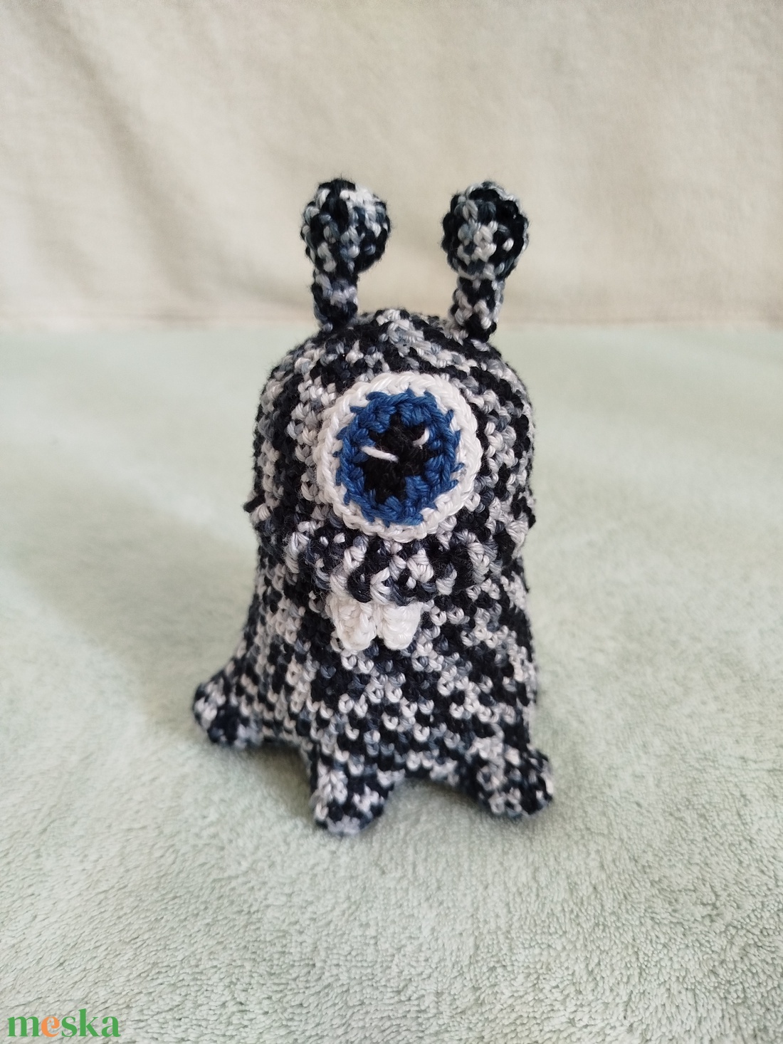 Horgolt szörnyi horgolt szemmel - játék & sport - plüssállat & játékfigura - más figura - Meska.hu