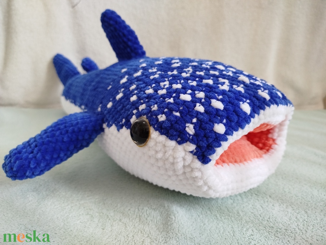 Horgolt cetcápa biztonsági szemmel - játék & sport - plüssállat & játékfigura - más figura - Meska.hu