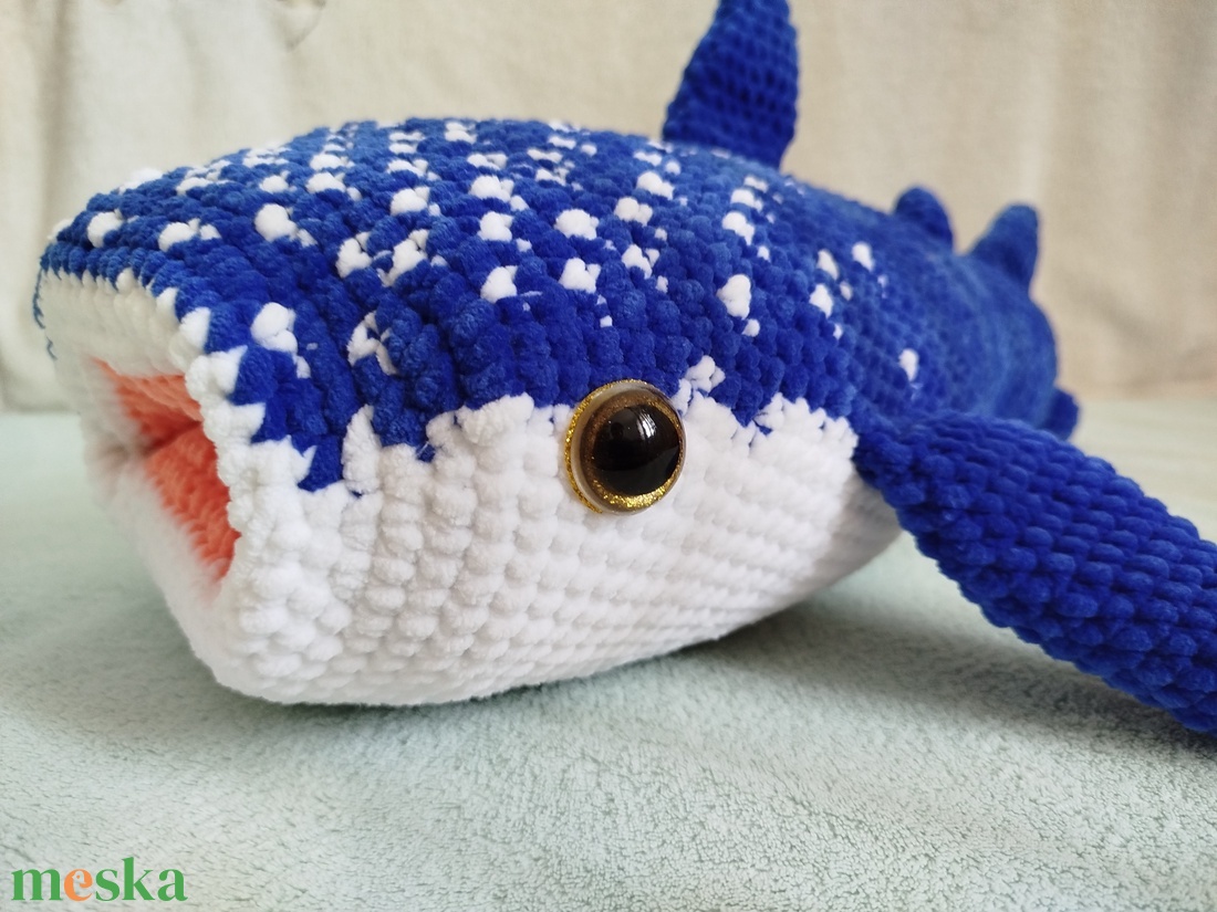 Horgolt cetcápa biztonsági szemmel - játék & sport - plüssállat & játékfigura - más figura - Meska.hu