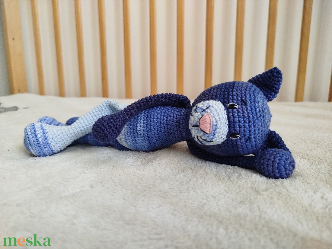 Horgolt cica hímzett szemmel - játék & sport - plüssállat & játékfigura - cica - Meska.hu