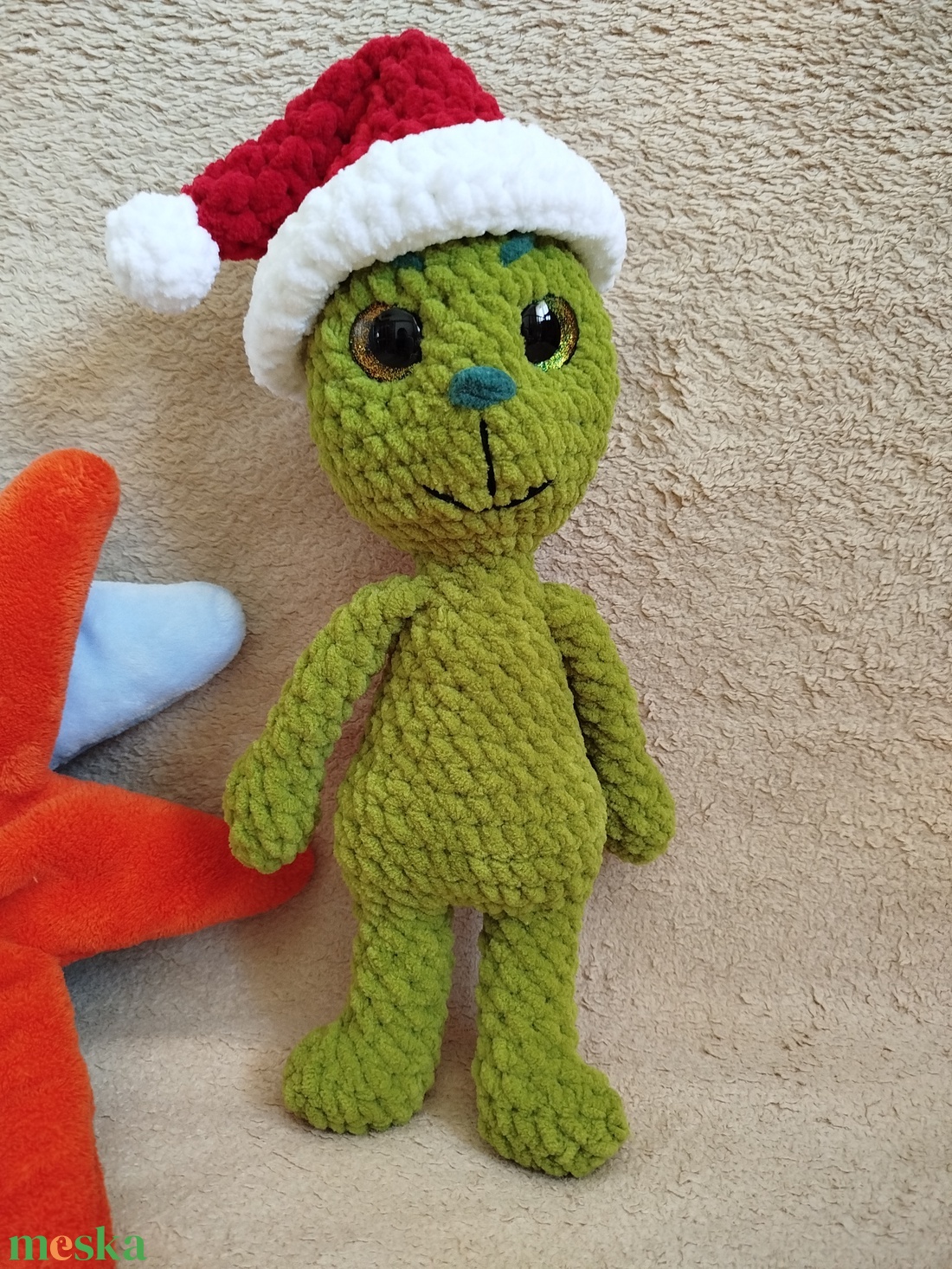 Horgolt grincs mikulás sapkával - játék & sport - plüssállat & játékfigura - más figura - Meska.hu
