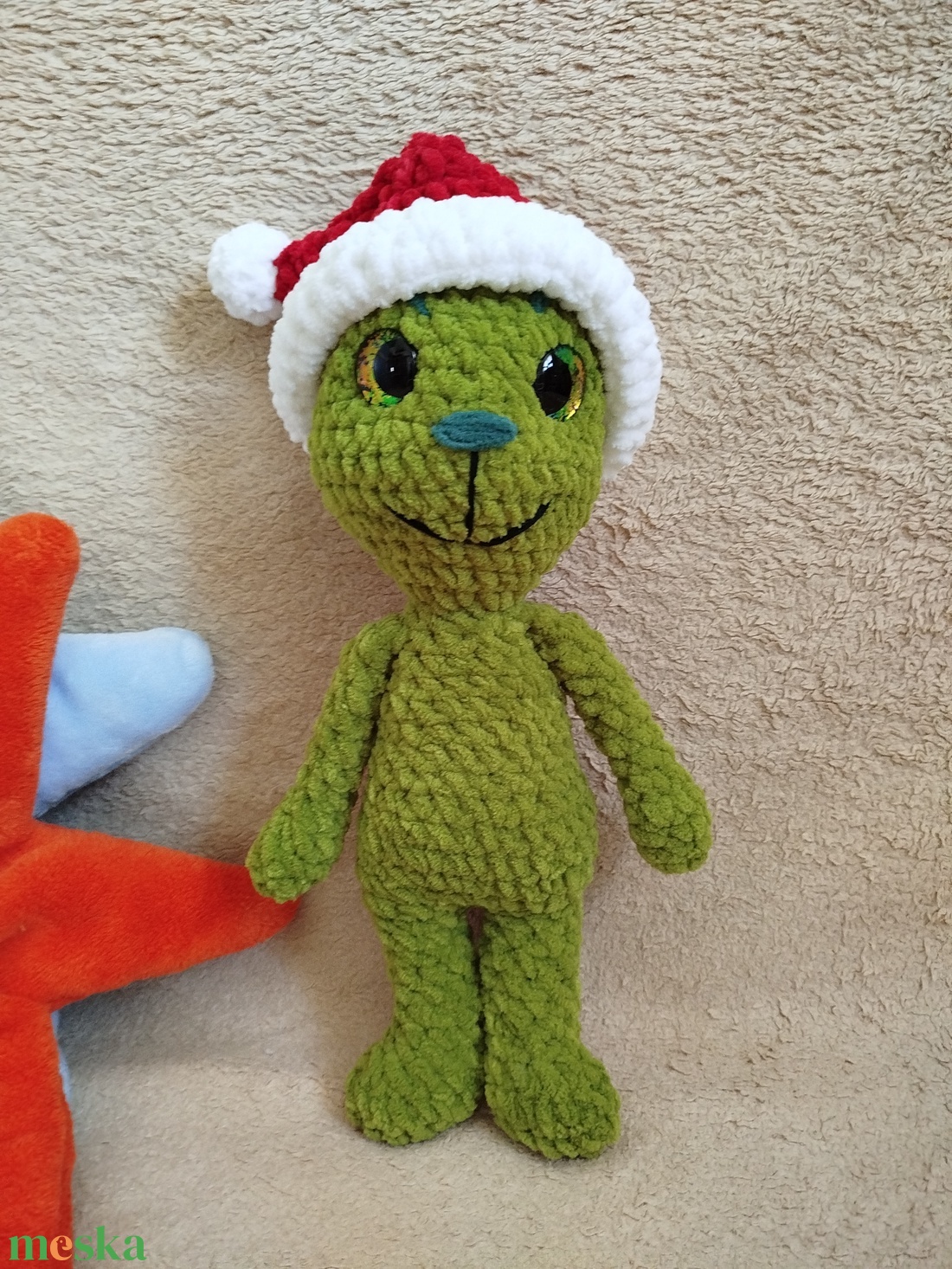 Horgolt grincs mikulás sapkával - játék & sport - plüssállat & játékfigura - más figura - Meska.hu