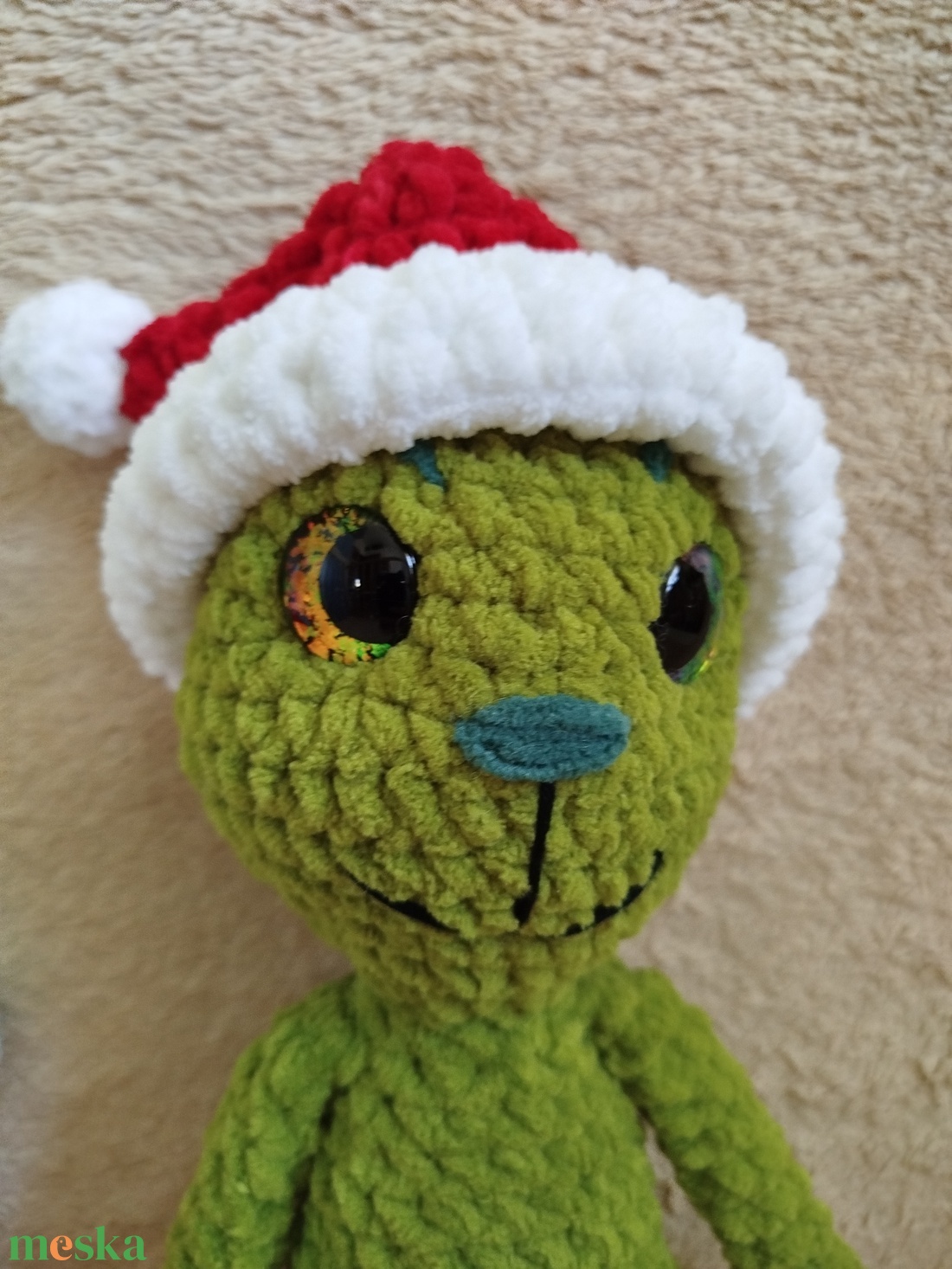 Horgolt grincs mikulás sapkával - játék & sport - plüssállat & játékfigura - más figura - Meska.hu