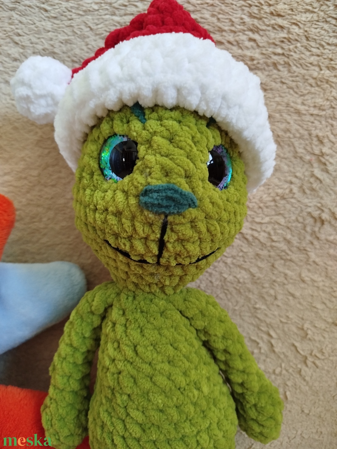 Horgolt grincs mikulás sapkával - játék & sport - plüssállat & játékfigura - más figura - Meska.hu