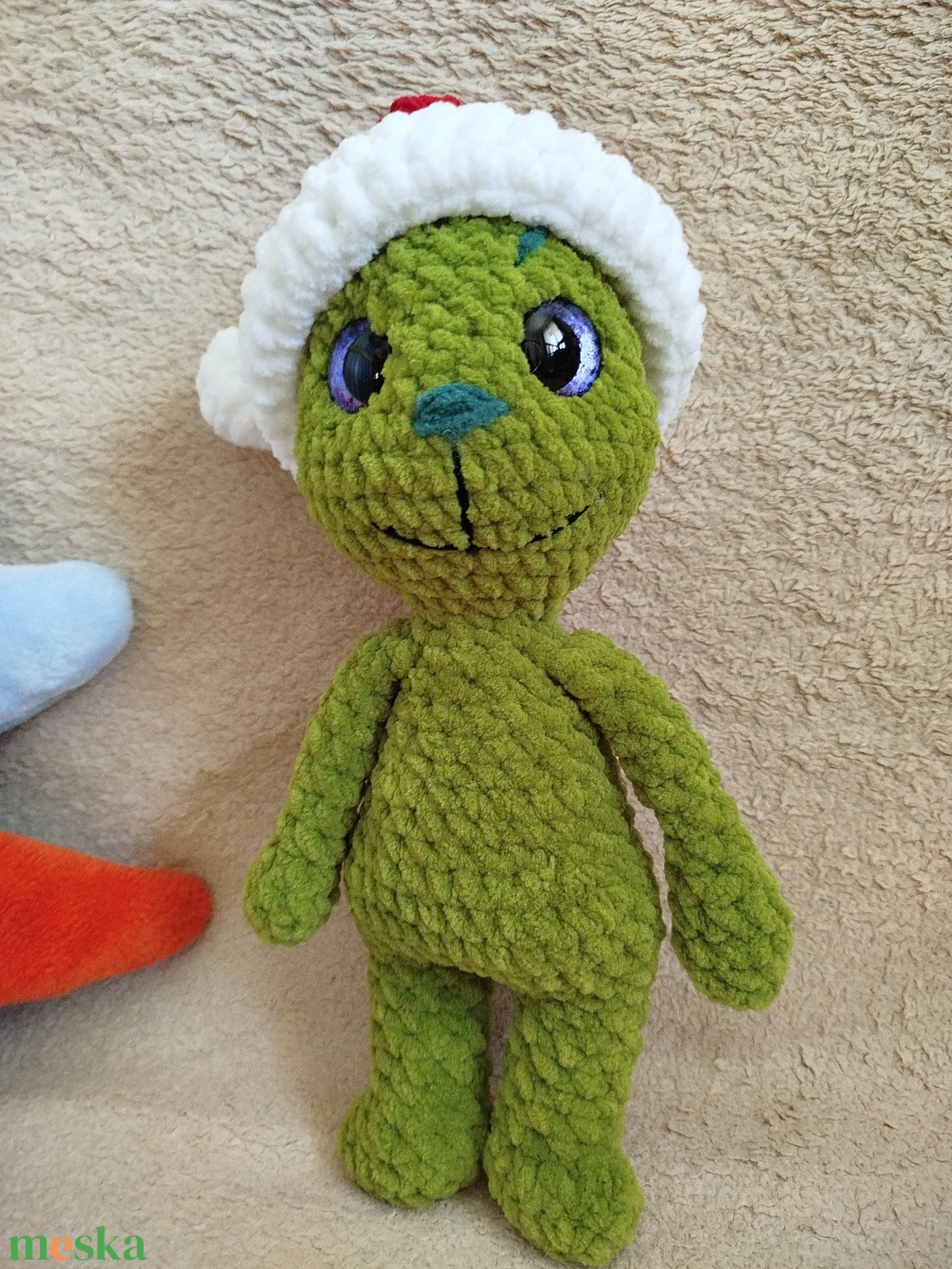 Horgolt grincs mikulás sapkával - játék & sport - plüssállat & játékfigura - más figura - Meska.hu